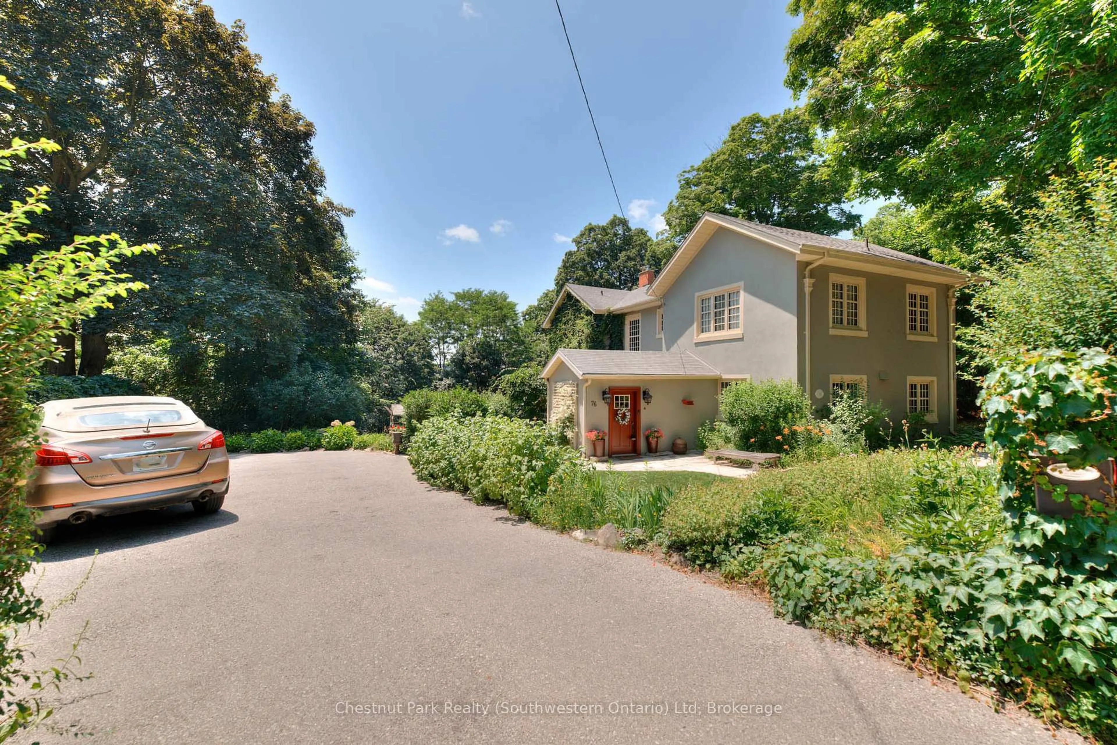 A pic from outside/outdoor area/front of a property/back of a property/a pic from drone, street for 76 Queen Street, Guelph Ontario N1E 4R8