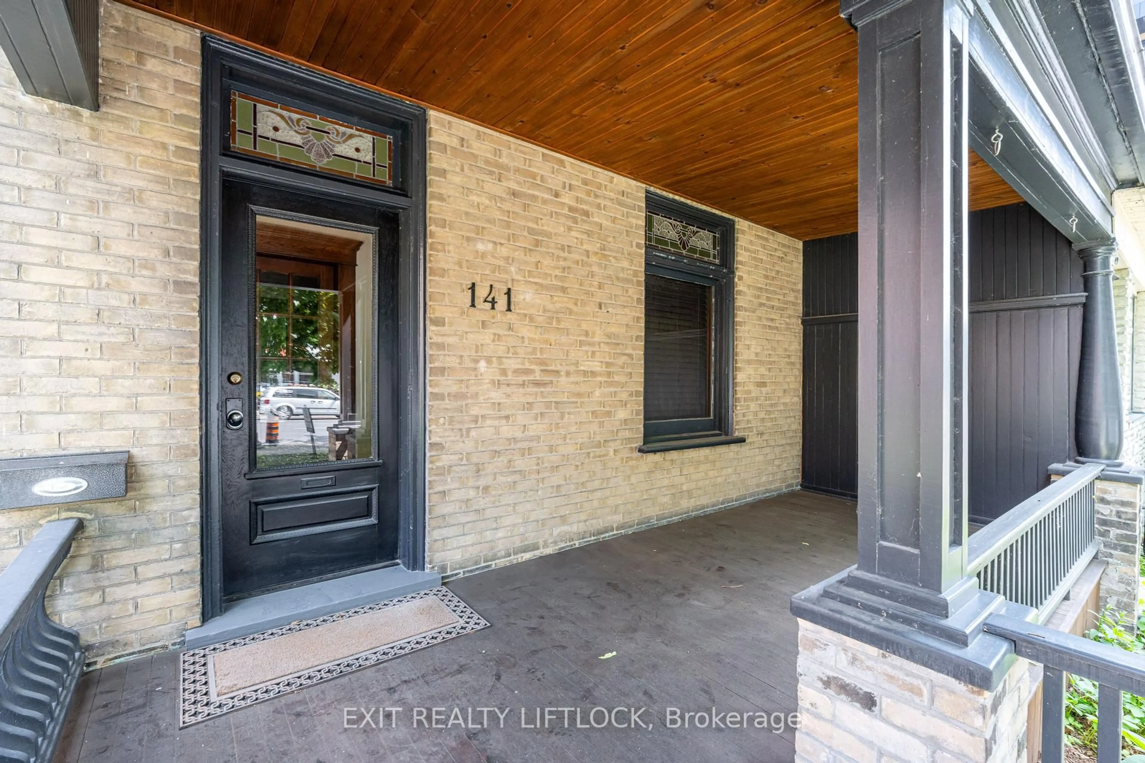 Indoor entryway for 141 Hunter St, Peterborough East Ontario K9H 1G7