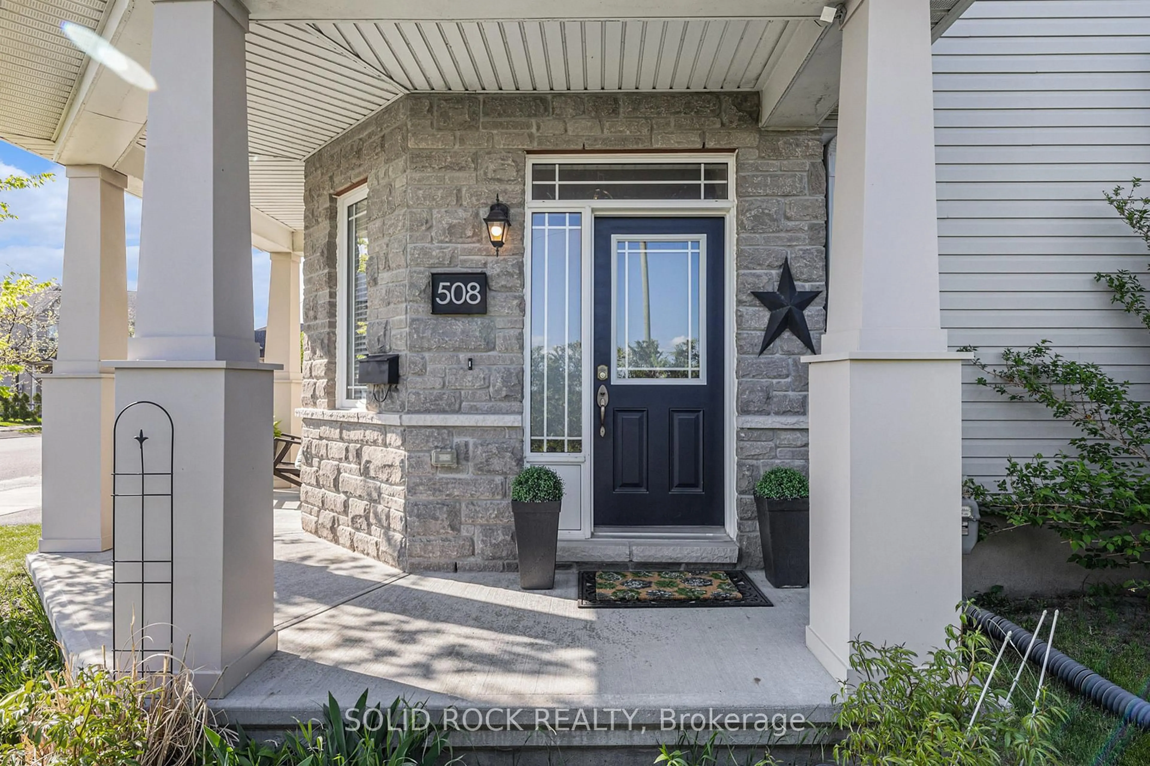 Indoor entryway for 508 Acceptance Pl, Ottawa Ontario K2M 2T6