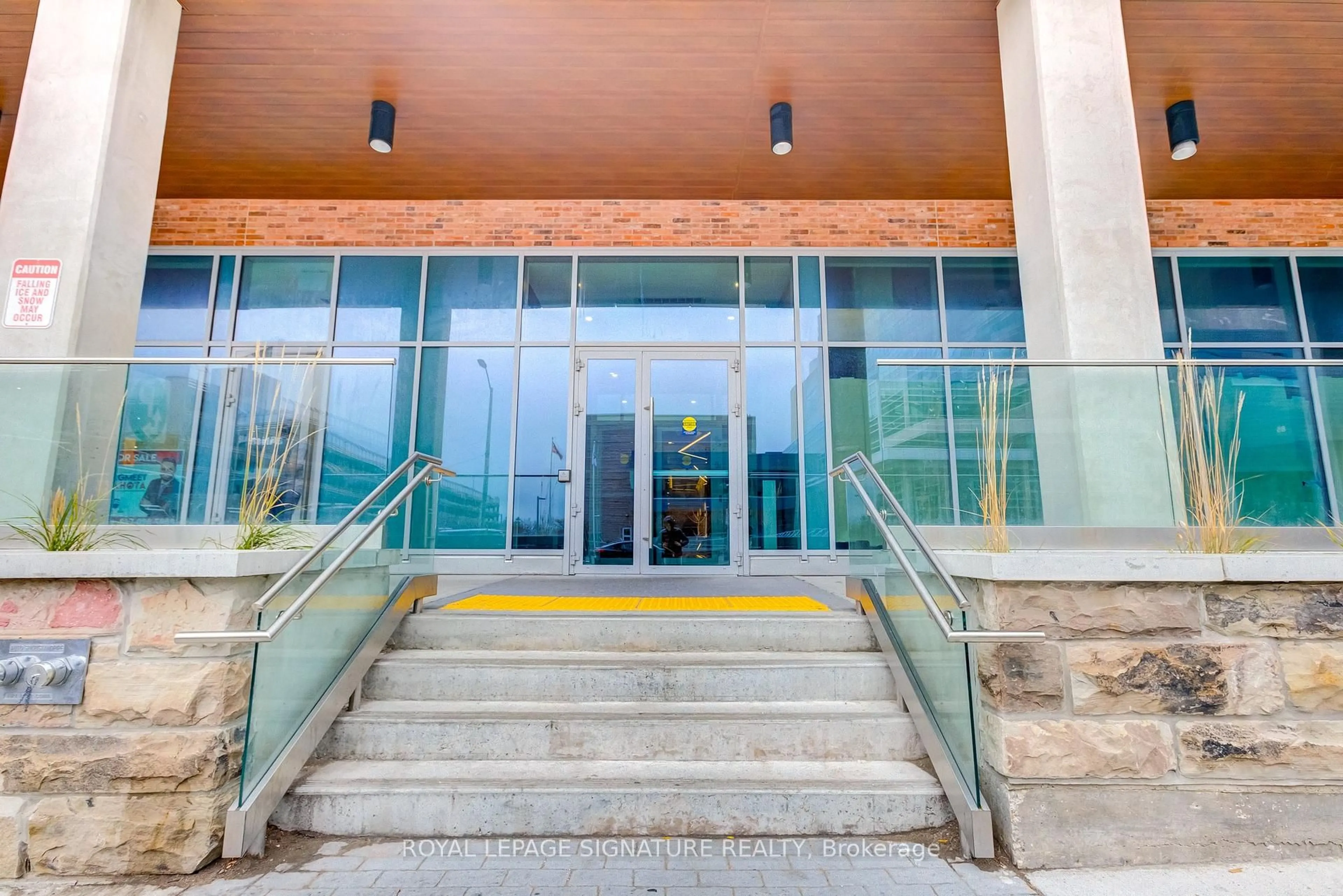 Indoor foyer for 60 Frederick St #3901, Kitchener Ontario N2H 0C7