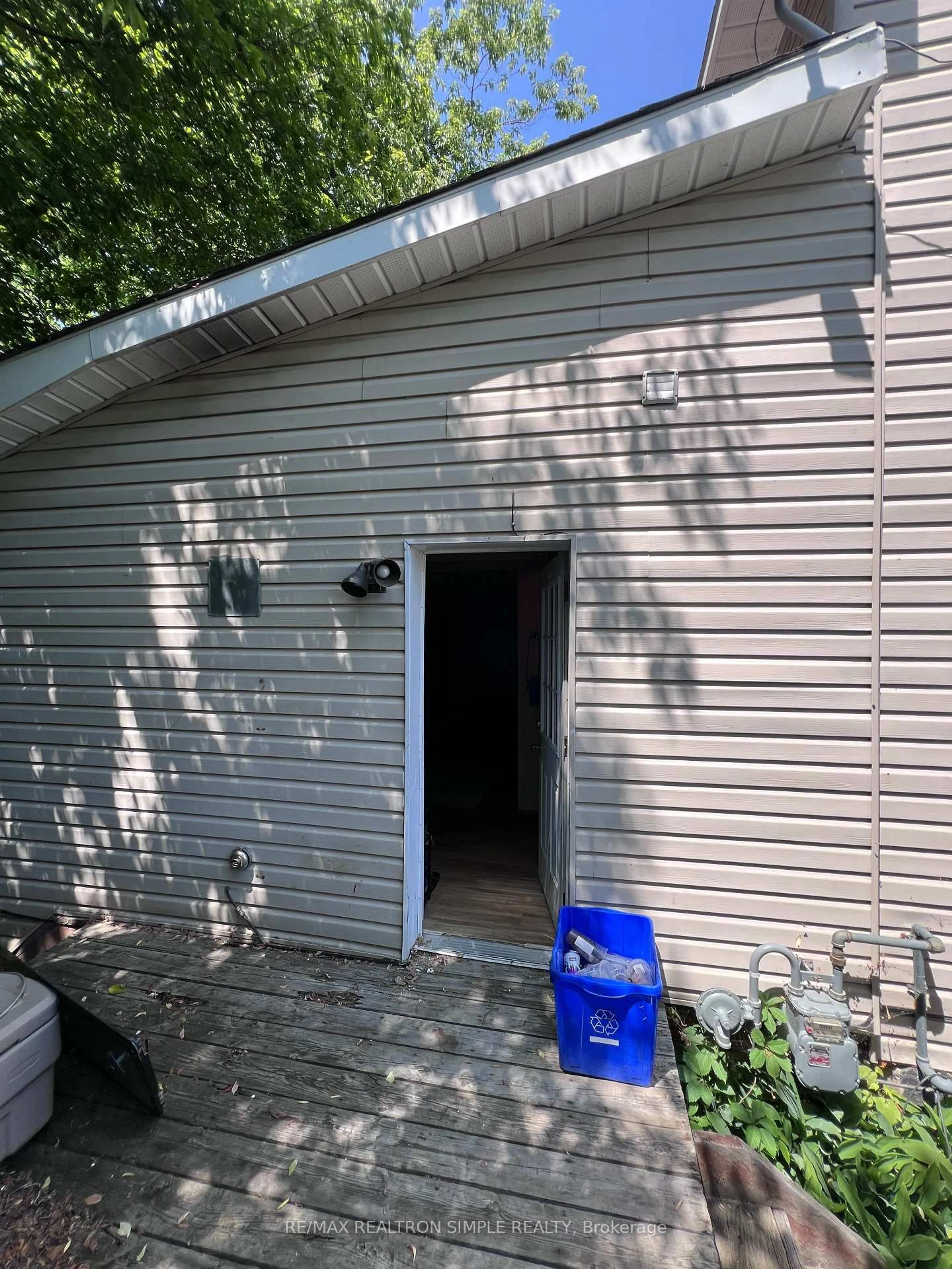 Shed for 441 Algonquin Ave, North Bay Ontario P1B 4W6