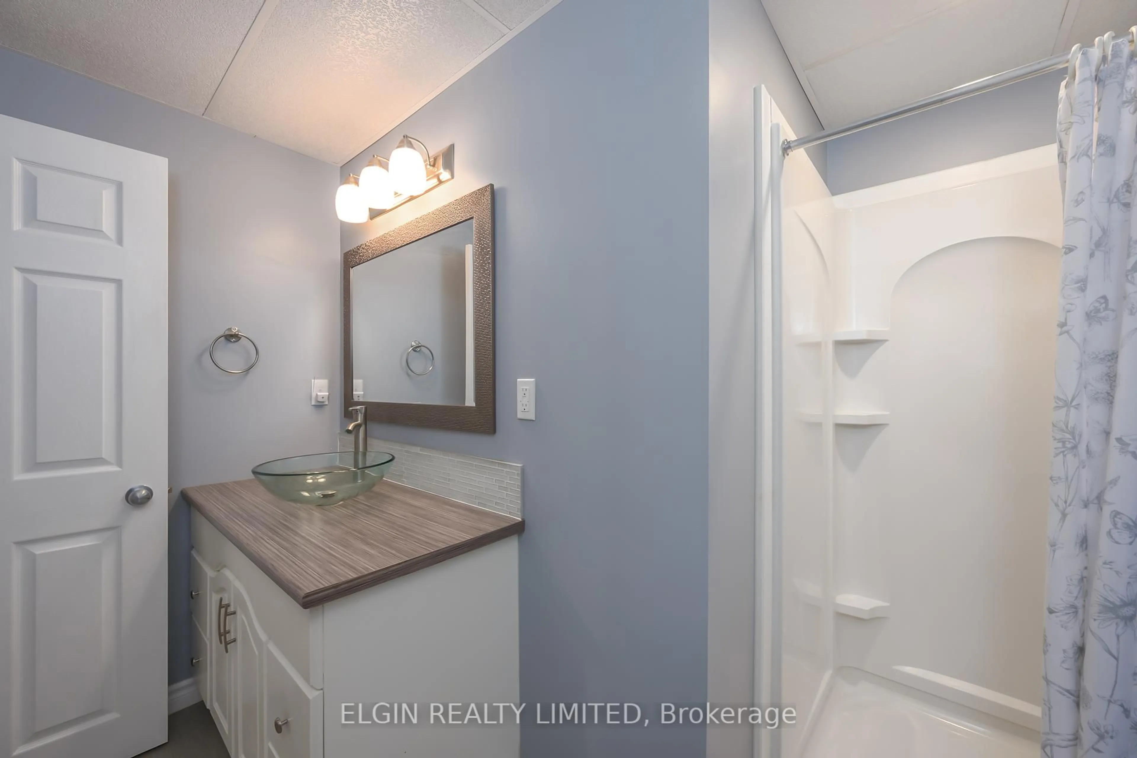 Standard bathroom, unknown for 42371 Dexter Line, Central Elgin Ontario N0L 2L0