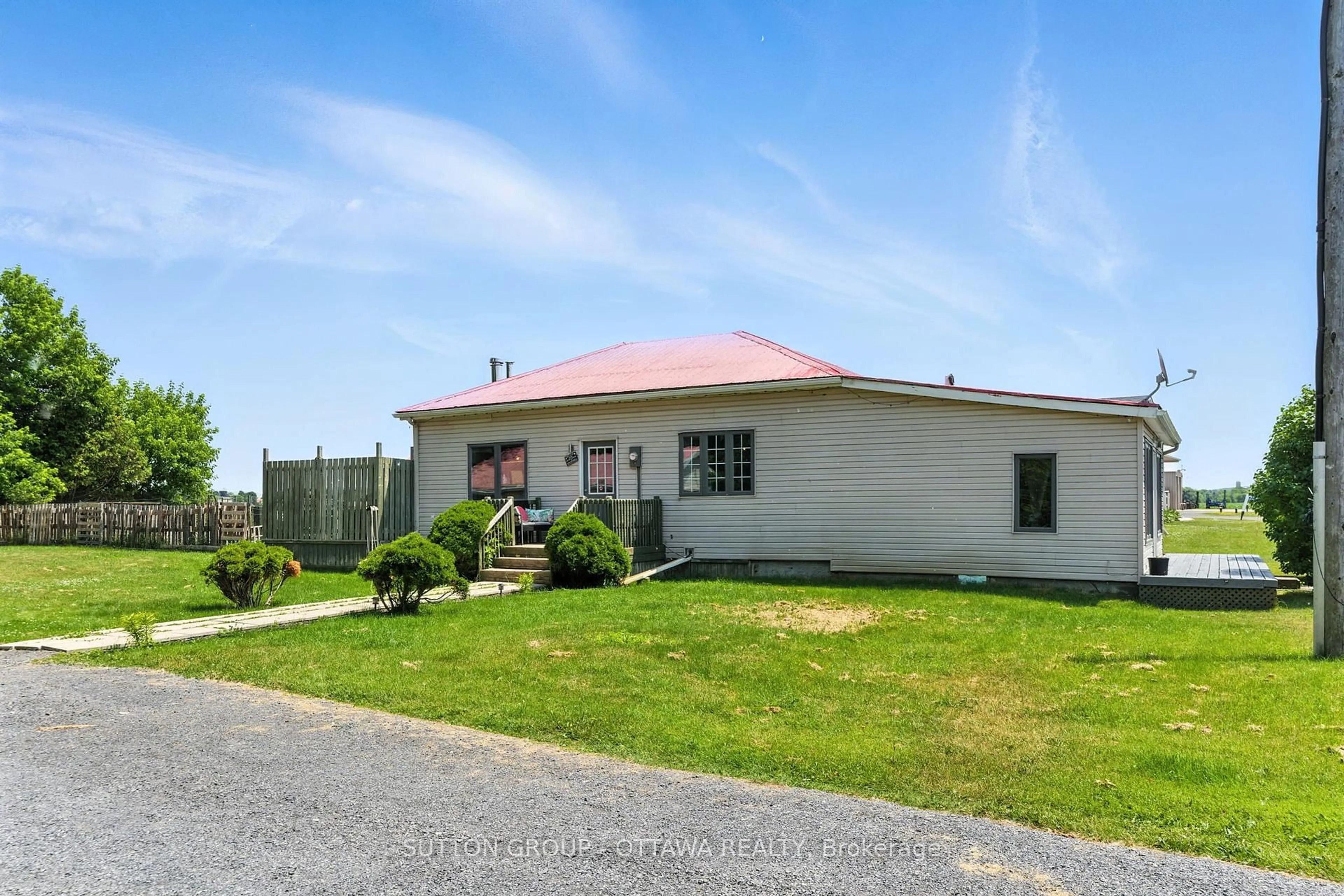 A pic from outside/outdoor area/front of a property/back of a property/a pic from drone, unknown for 683 County Rd 18 Rd, Hawkesbury Ontario K0B 1M0