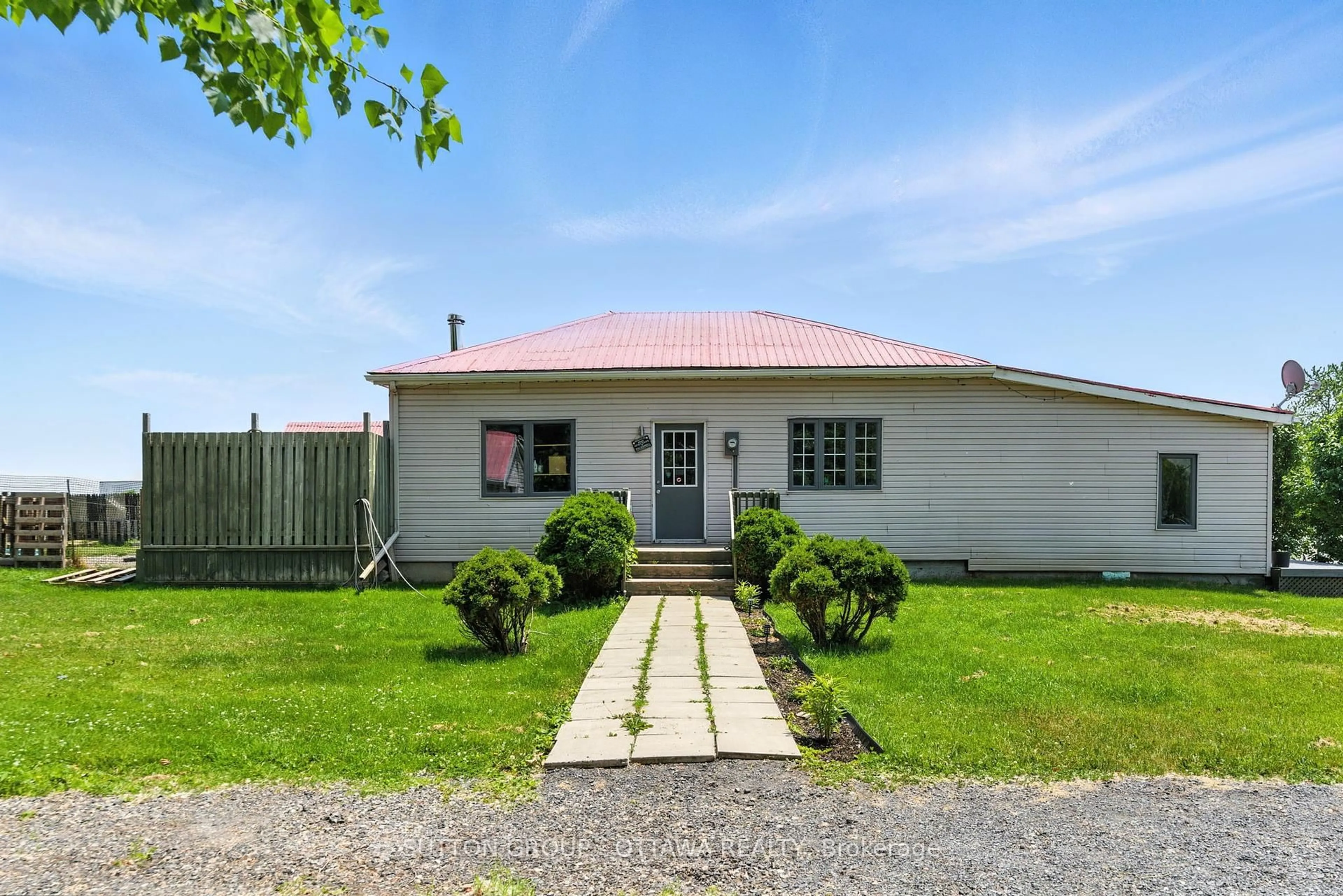 A pic from outside/outdoor area/front of a property/back of a property/a pic from drone, street for 683 County Rd 18 Rd, Hawkesbury Ontario K0B 1M0