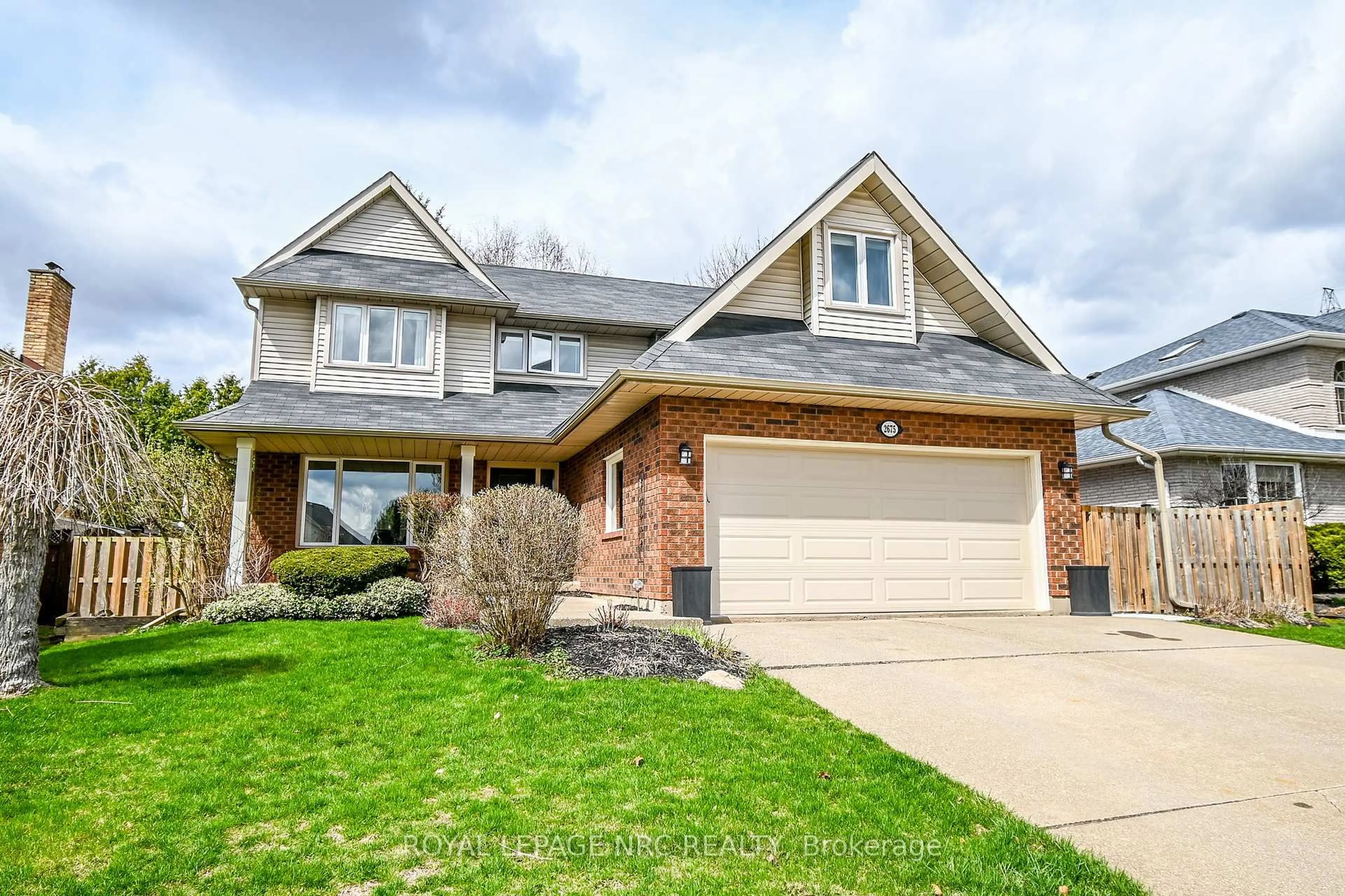 Home with brick exterior material, street for 2675 Mountaincrest Ave, Niagara Falls Ontario L2J 4H8