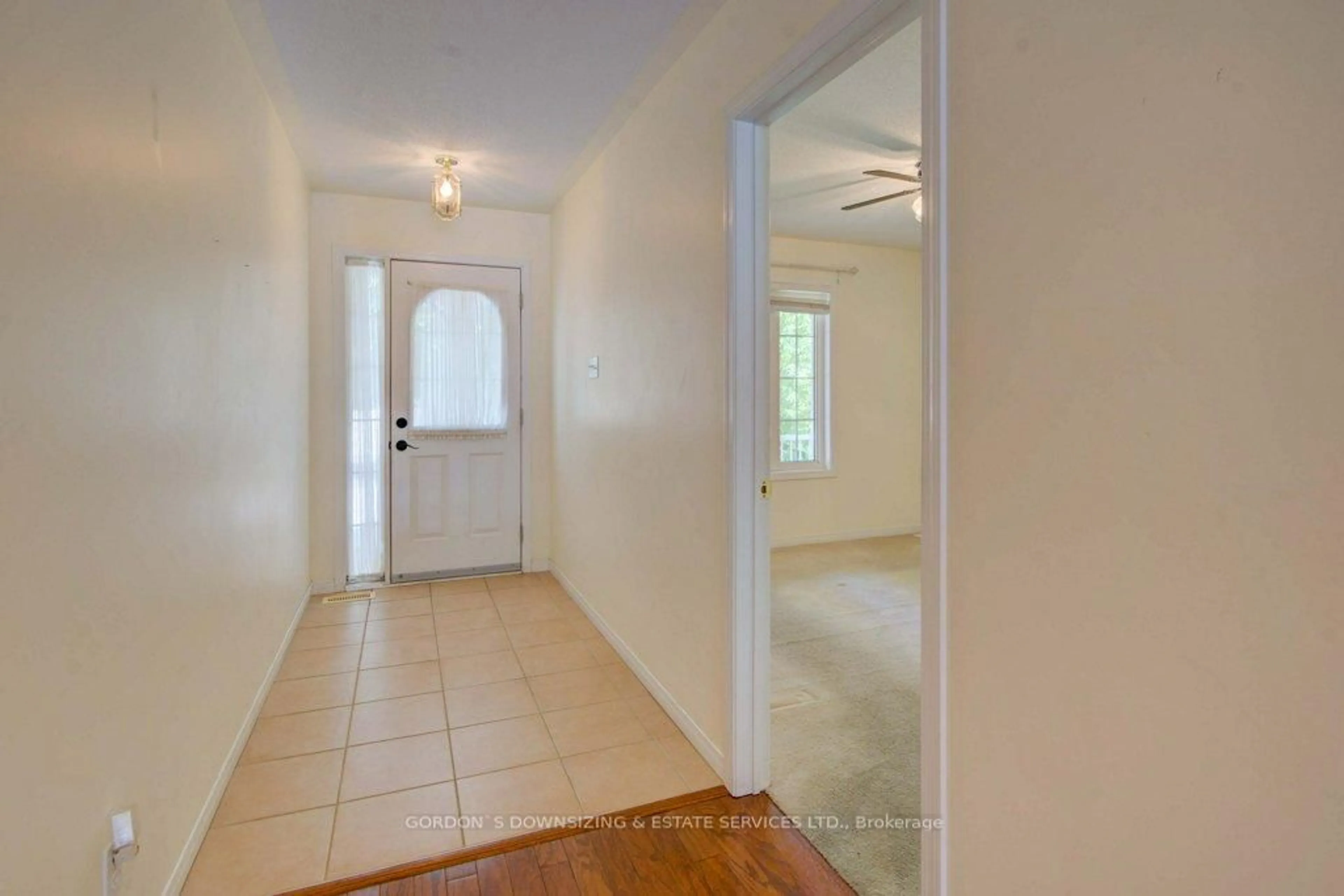 Indoor entryway for 861 Wentworth St #7, Peterborough West Ontario K9J 8R7