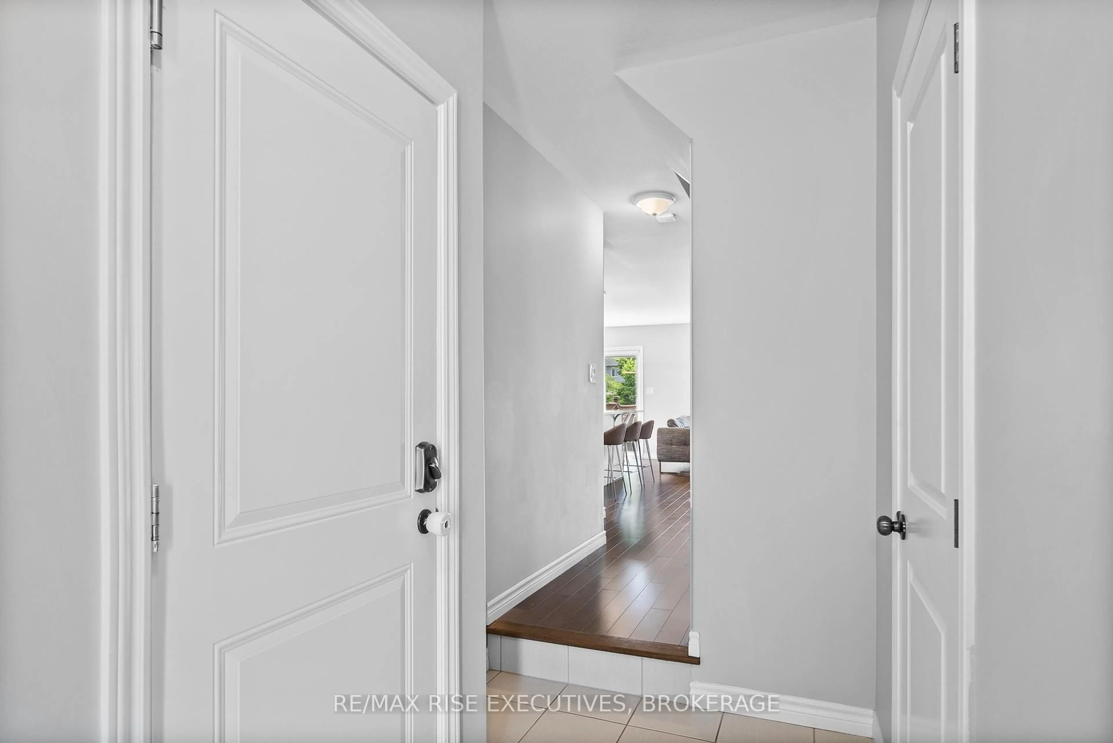 Indoor entryway for 1411 Monarch Dr, Kingston Ontario K7P 0R9