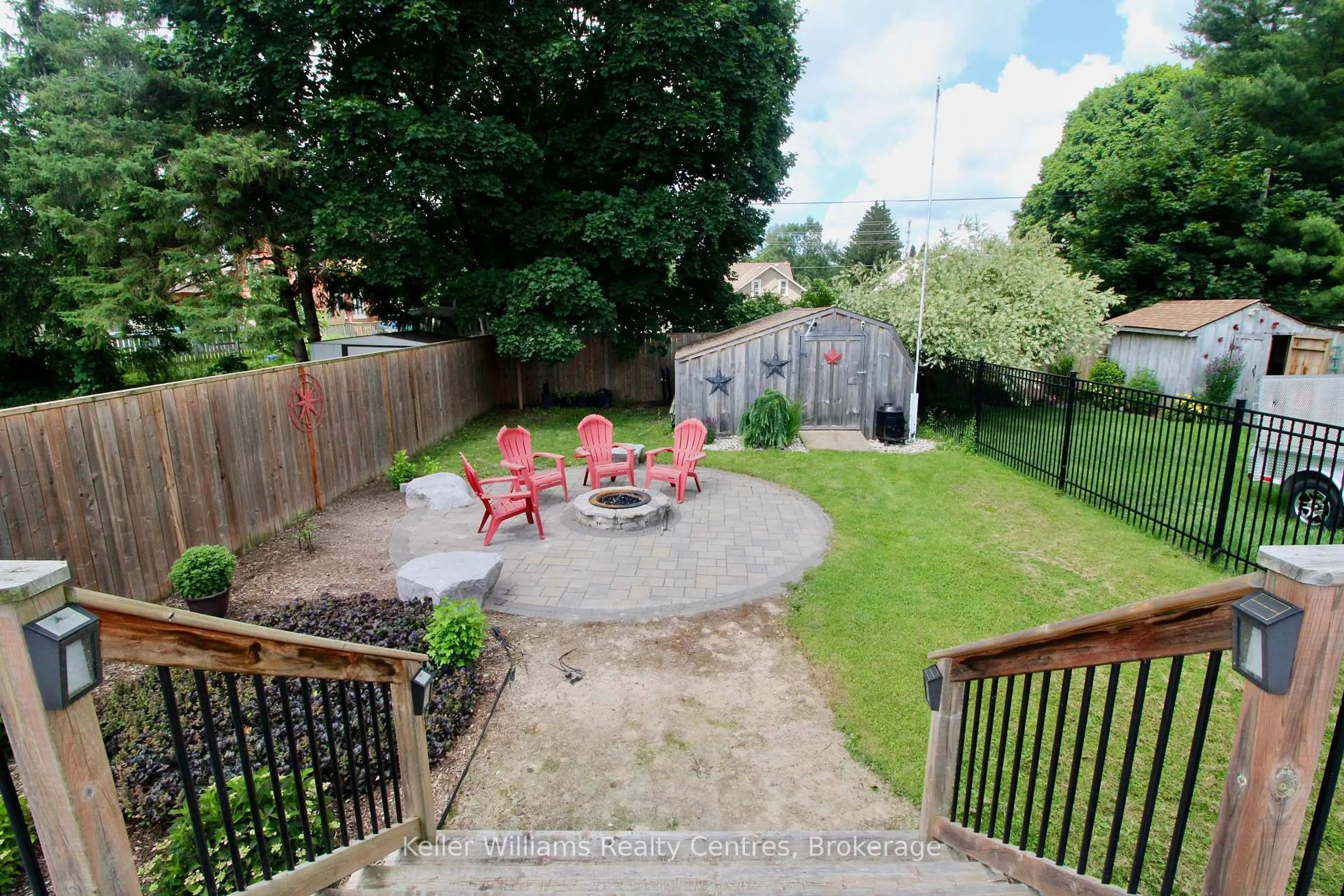Patio, street for 618 8th Ave, Hanover Ontario N4N 2L3