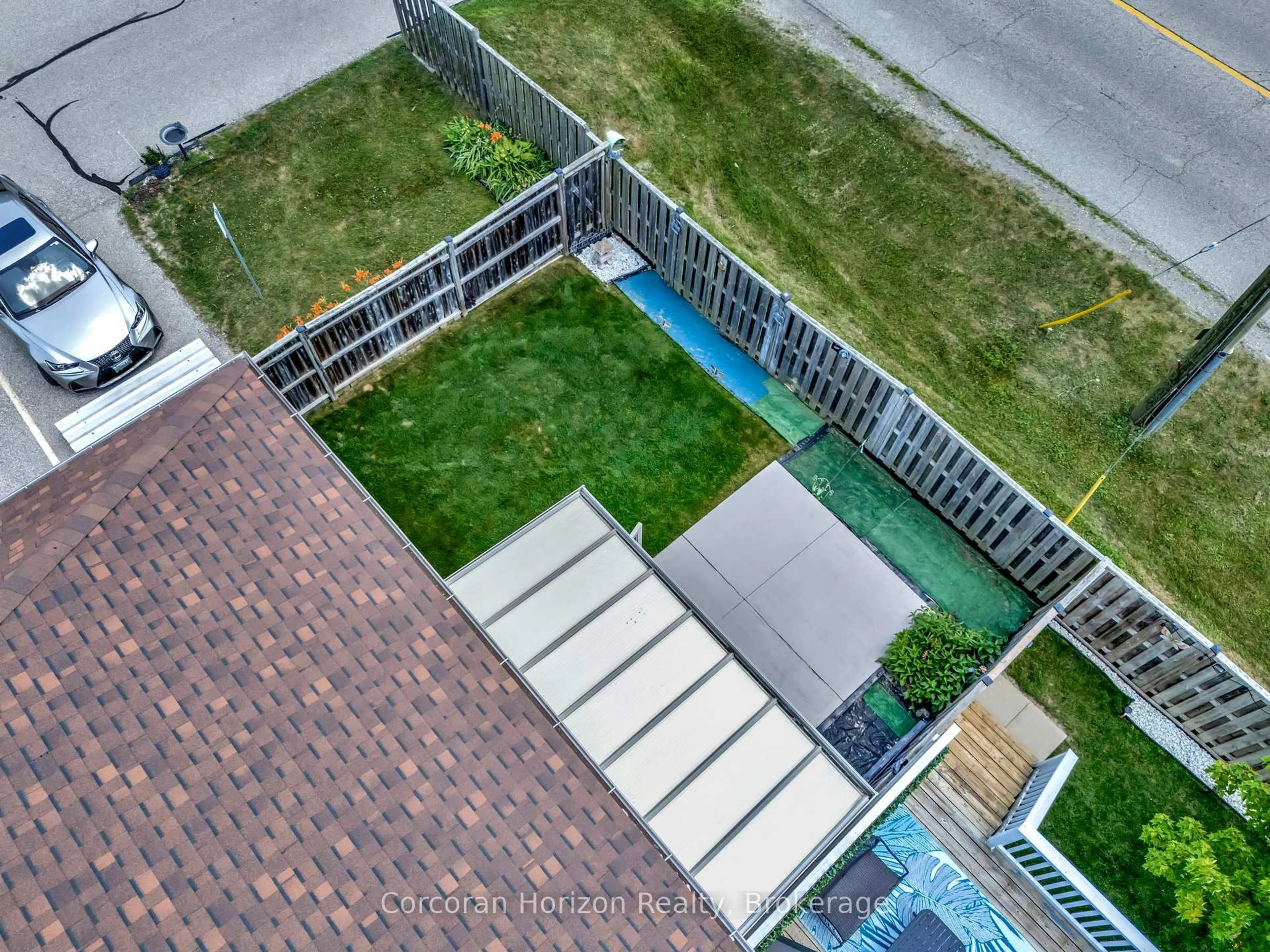A pic from outside/outdoor area/front of a property/back of a property/a pic from drone, city buildings view from balcony for 1038 Colborne St #29, Brantford Ontario N3S 3T6