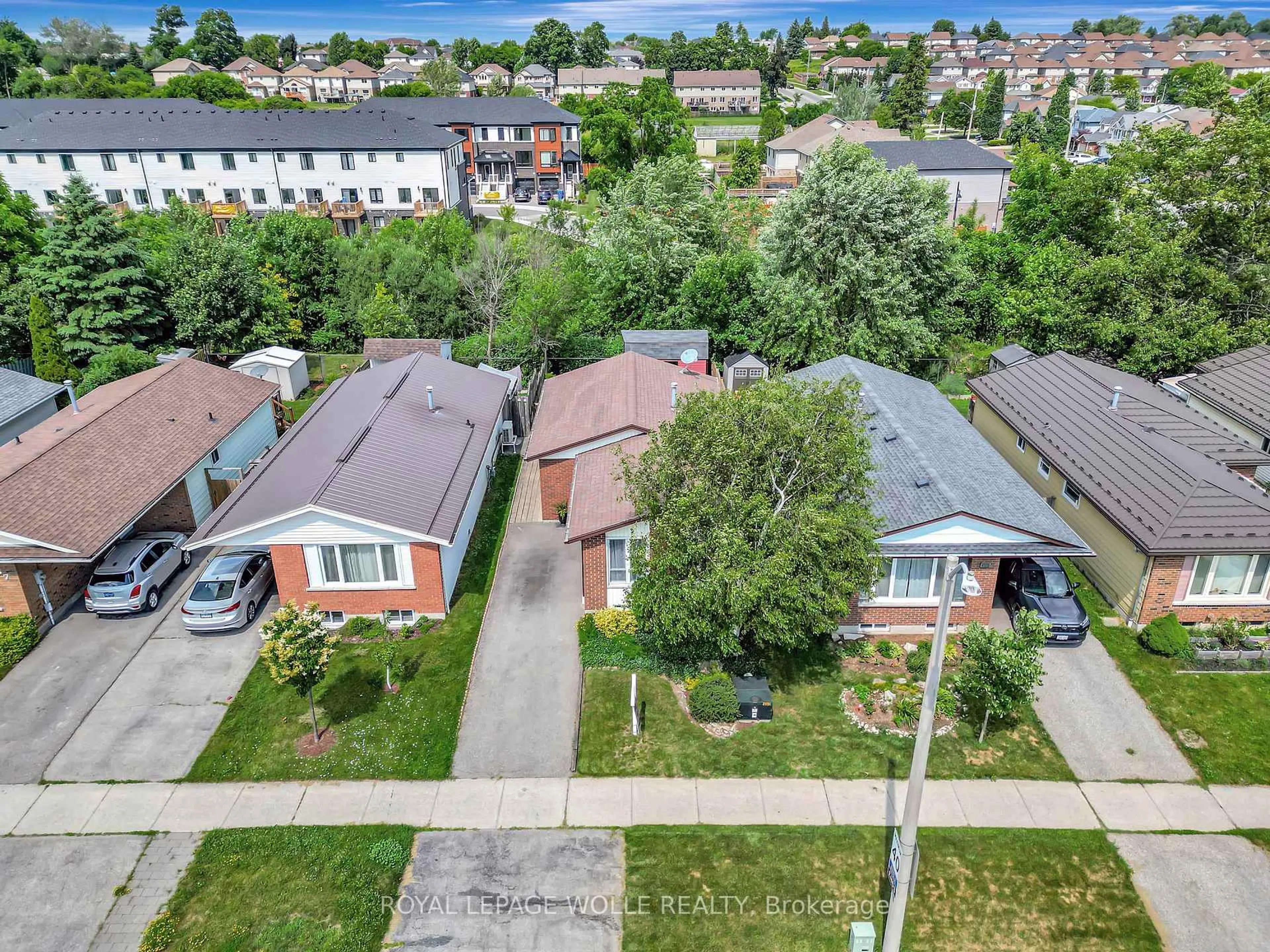 A pic from outside/outdoor area/front of a property/back of a property/a pic from drone, street for 233 Auden Rd, Guelph Ontario N1E 6N5
