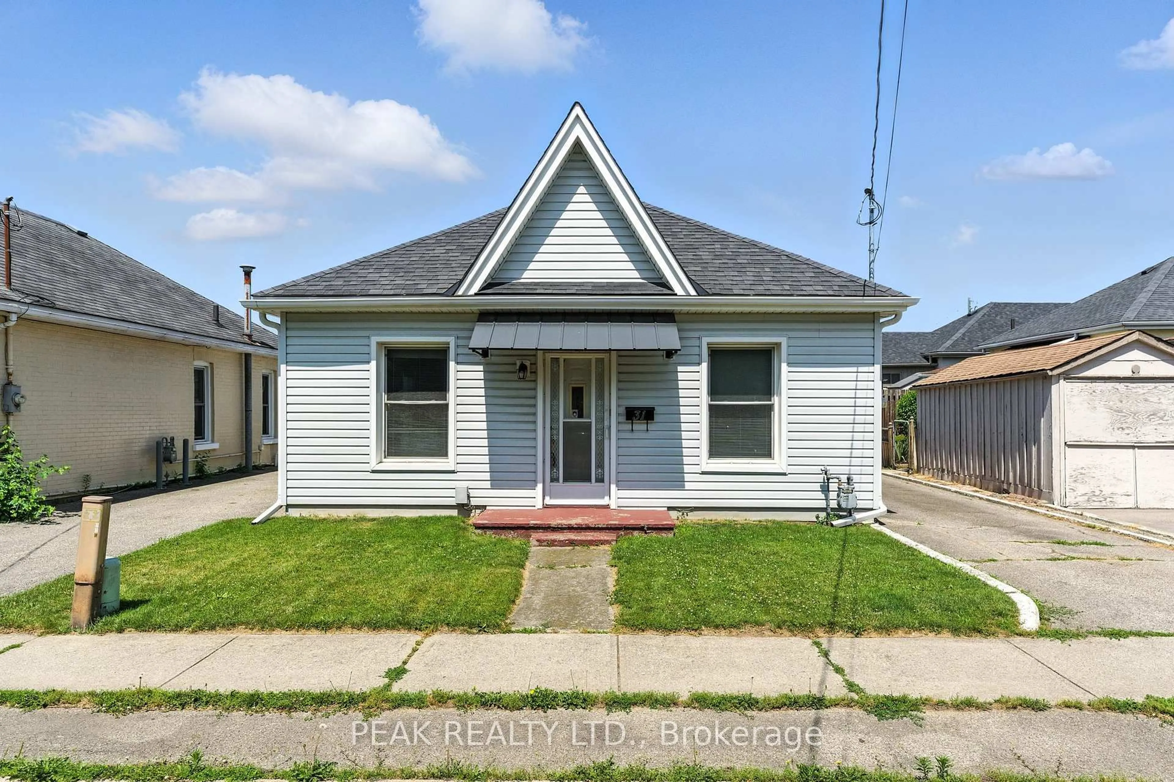 Home with vinyl exterior material, street for 31 Mintern Ave, Brantford Ontario N3S 1K7