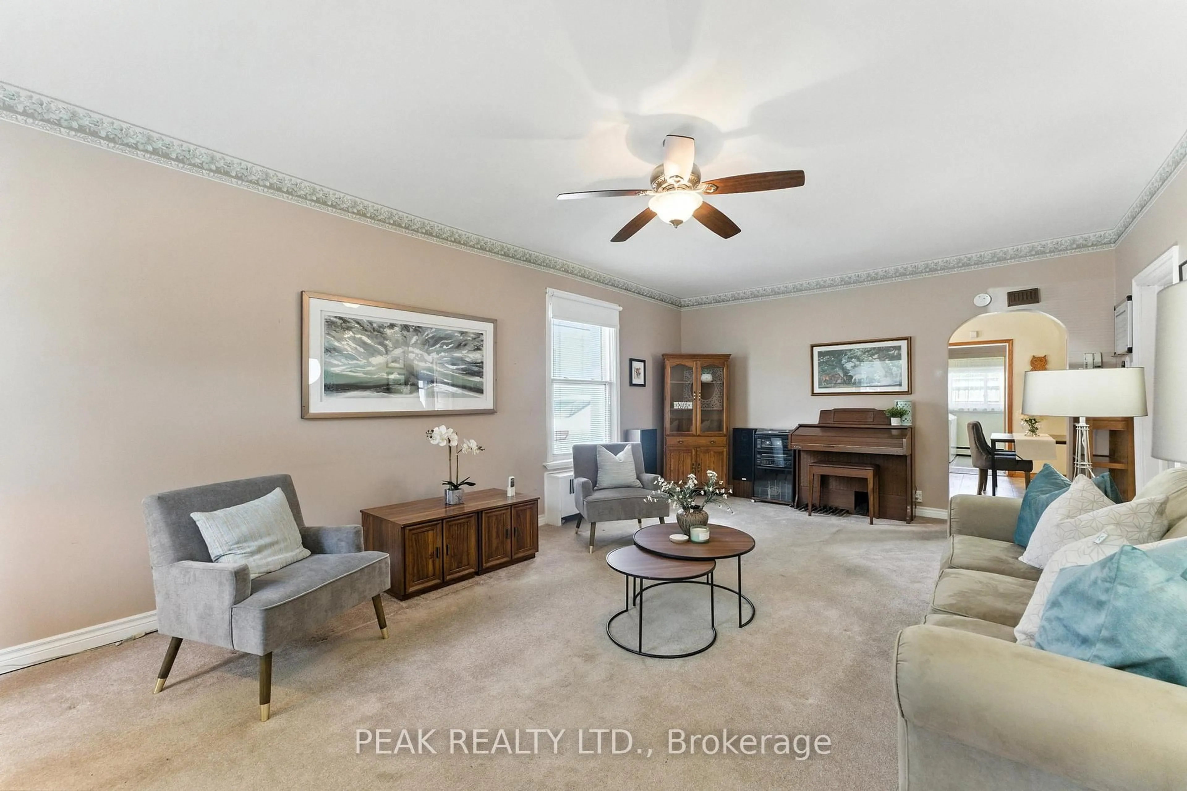 Living room with furniture, unknown for 31 Mintern Ave, Brantford Ontario N3S 1K7