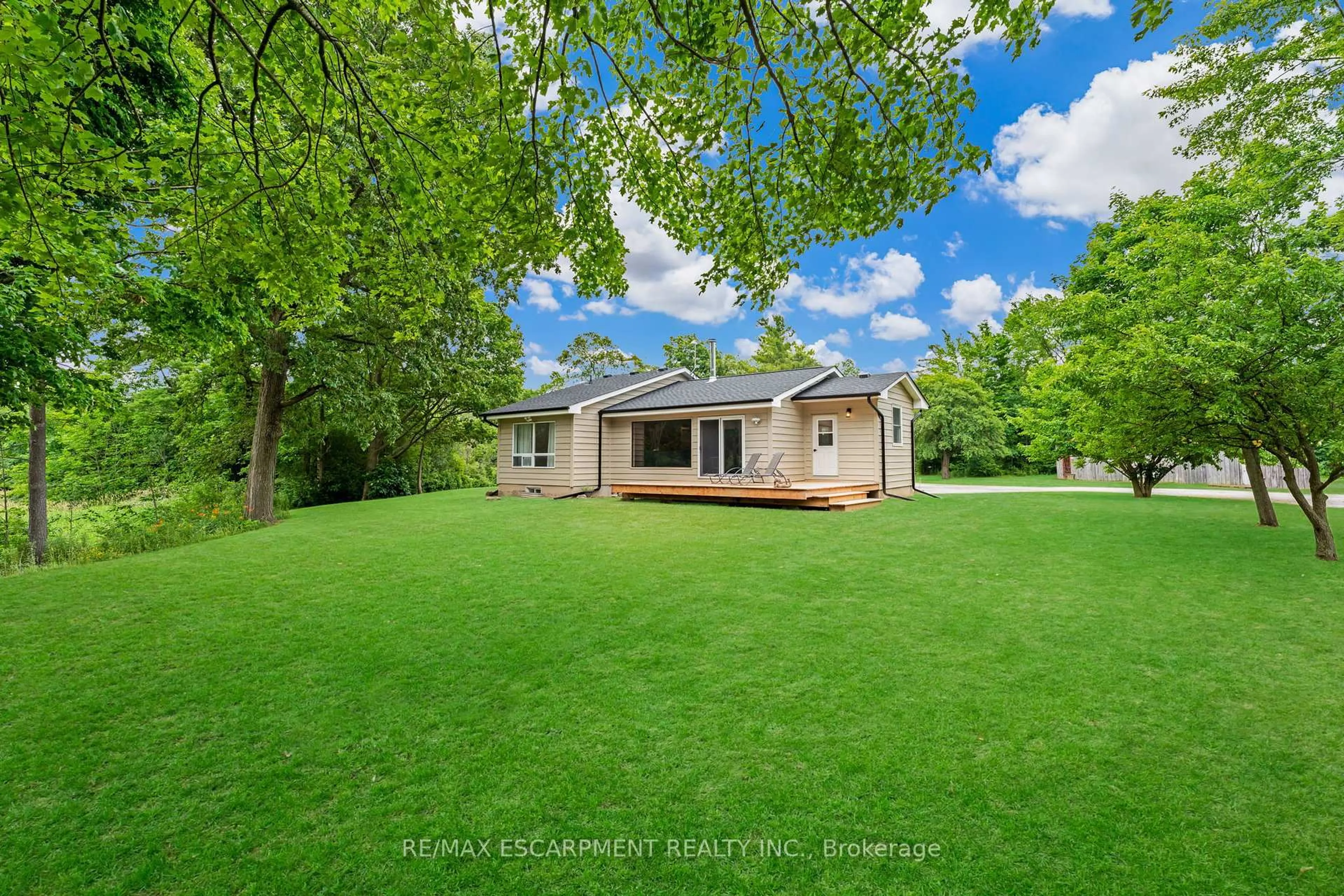 A pic from outside/outdoor area/front of a property/back of a property/a pic from drone, unknown for 5210 Westbrook Rd, Hamilton Ontario L0R 1C0