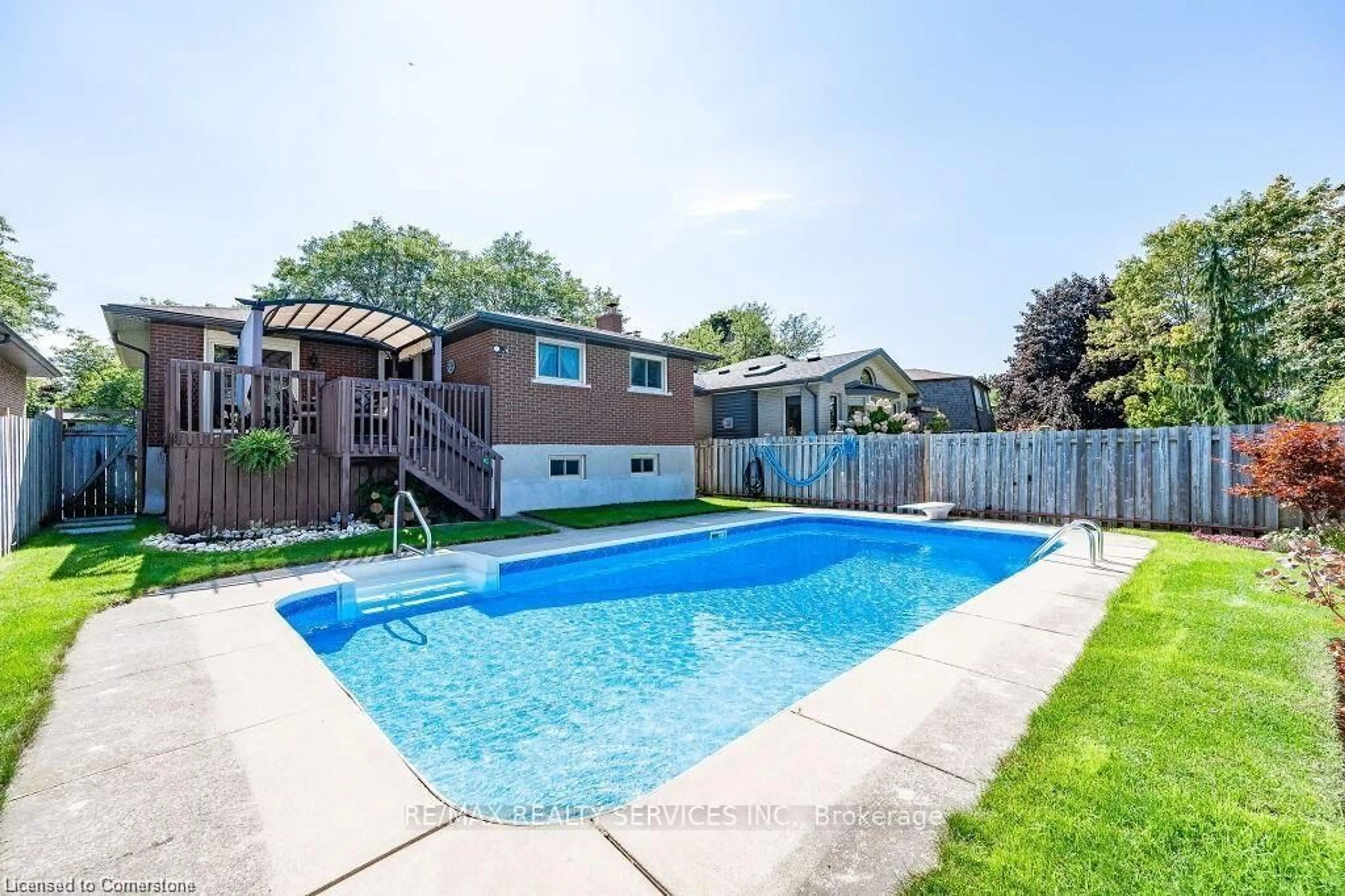 Pool for 364 Roselawn Pl, Waterloo Ontario N2L 5P1