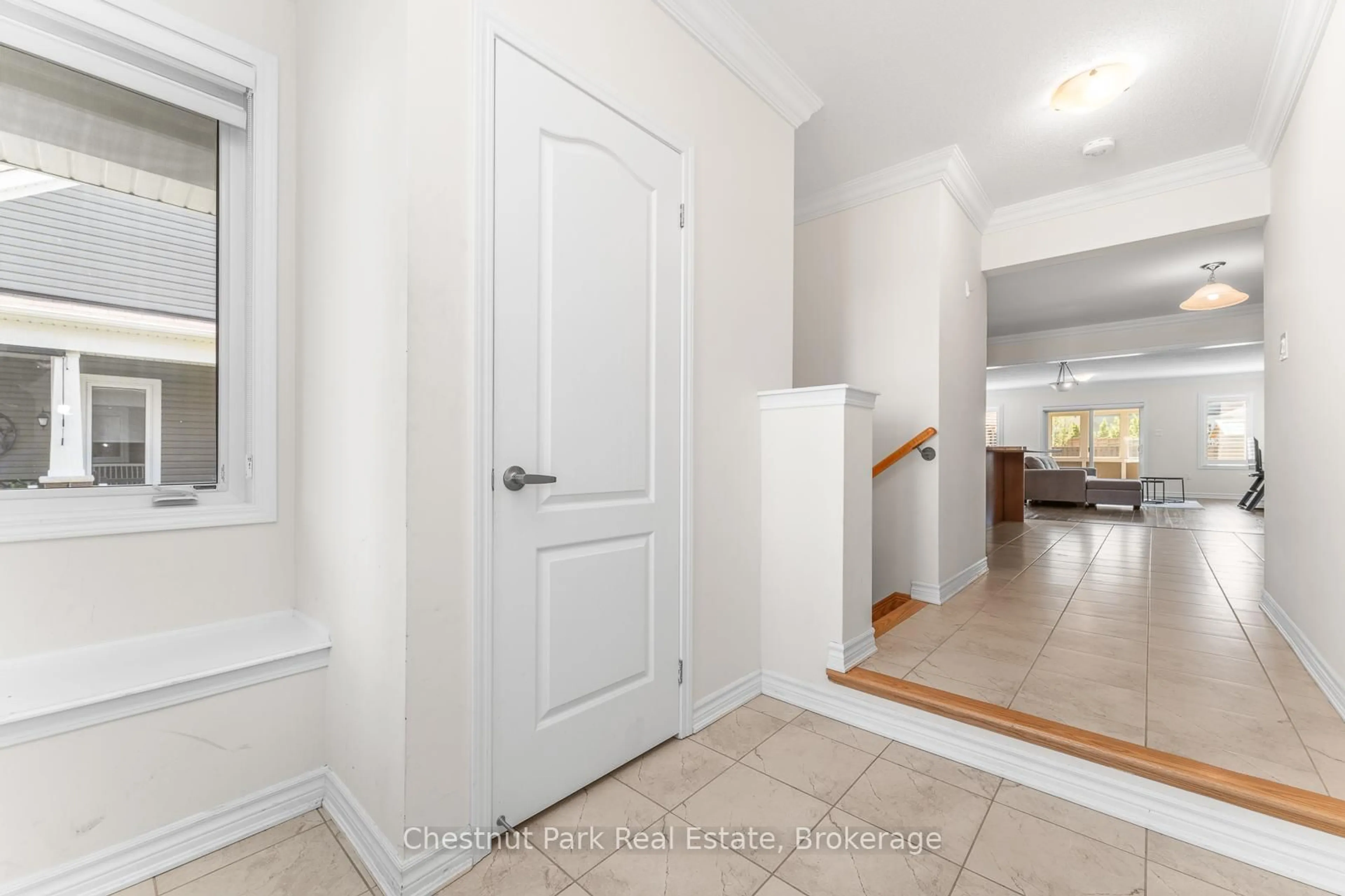 Indoor entryway for 25 Hunter Pl, Bracebridge Ontario P1L 0E1