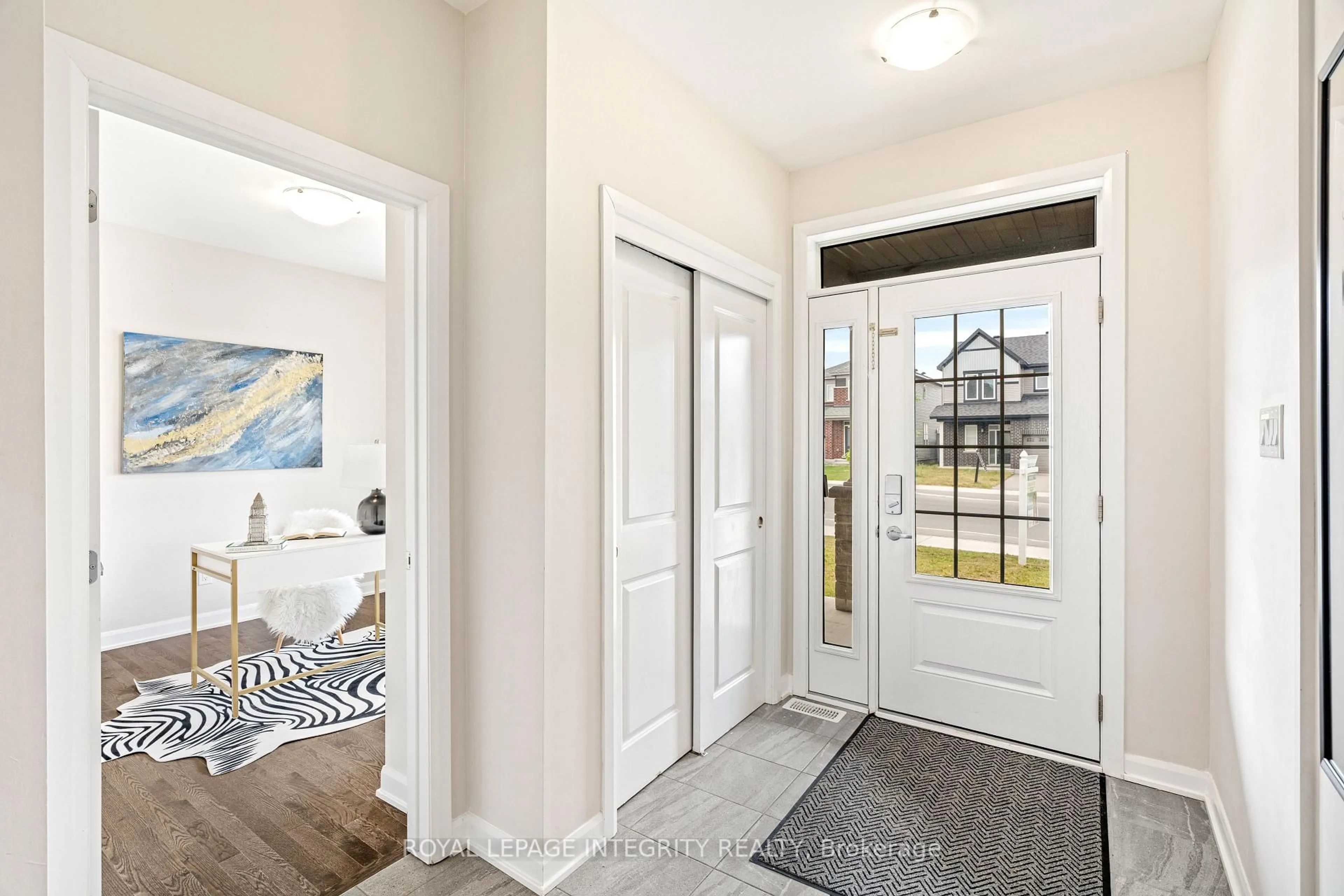 Indoor entryway for 787 Cappamore Dr, Ottawa Ontario K2J 6V6