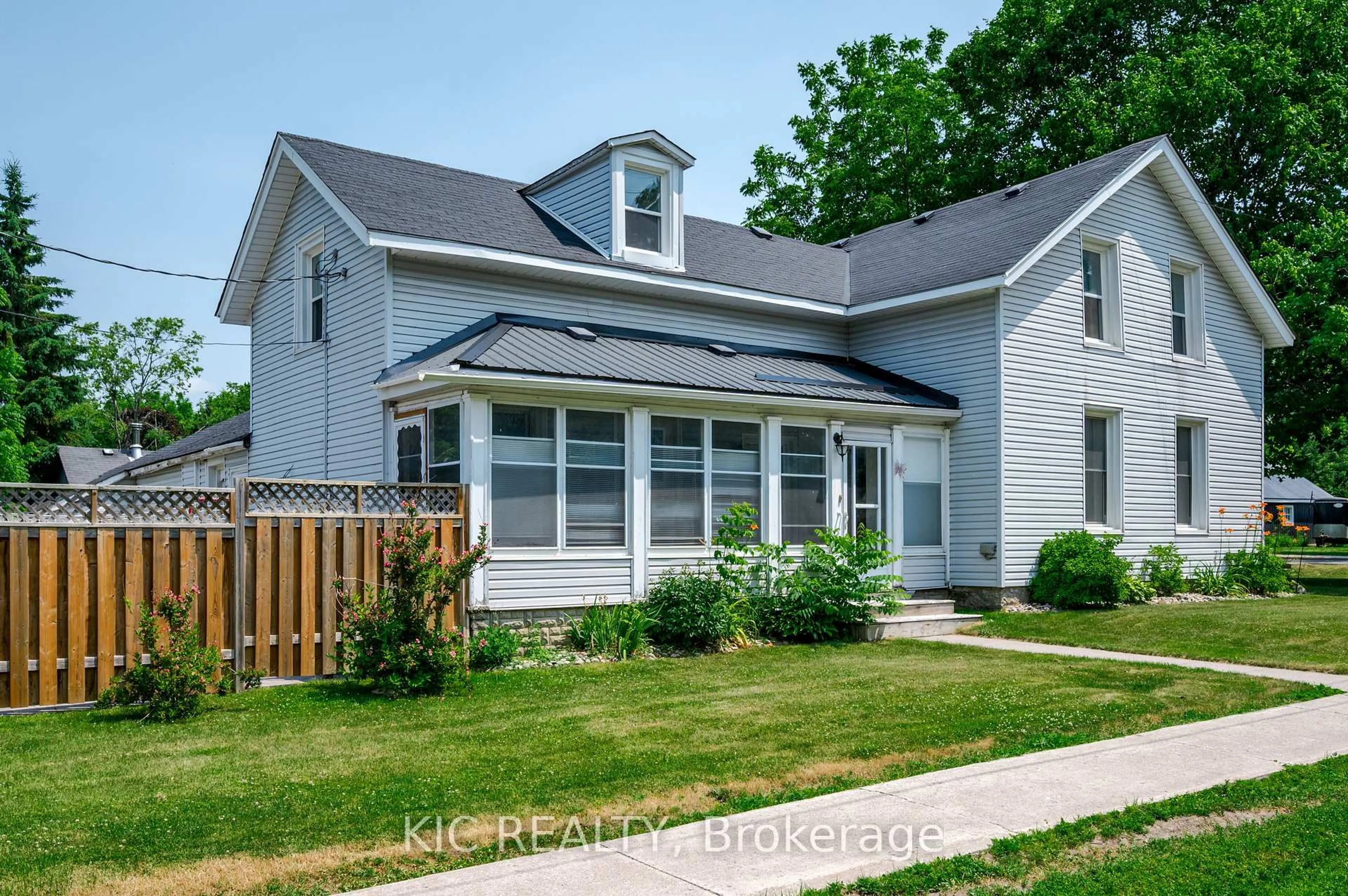 Home with vinyl exterior material, street for 60 Queen St, Asphodel-Norwood Ontario K0L 2V0