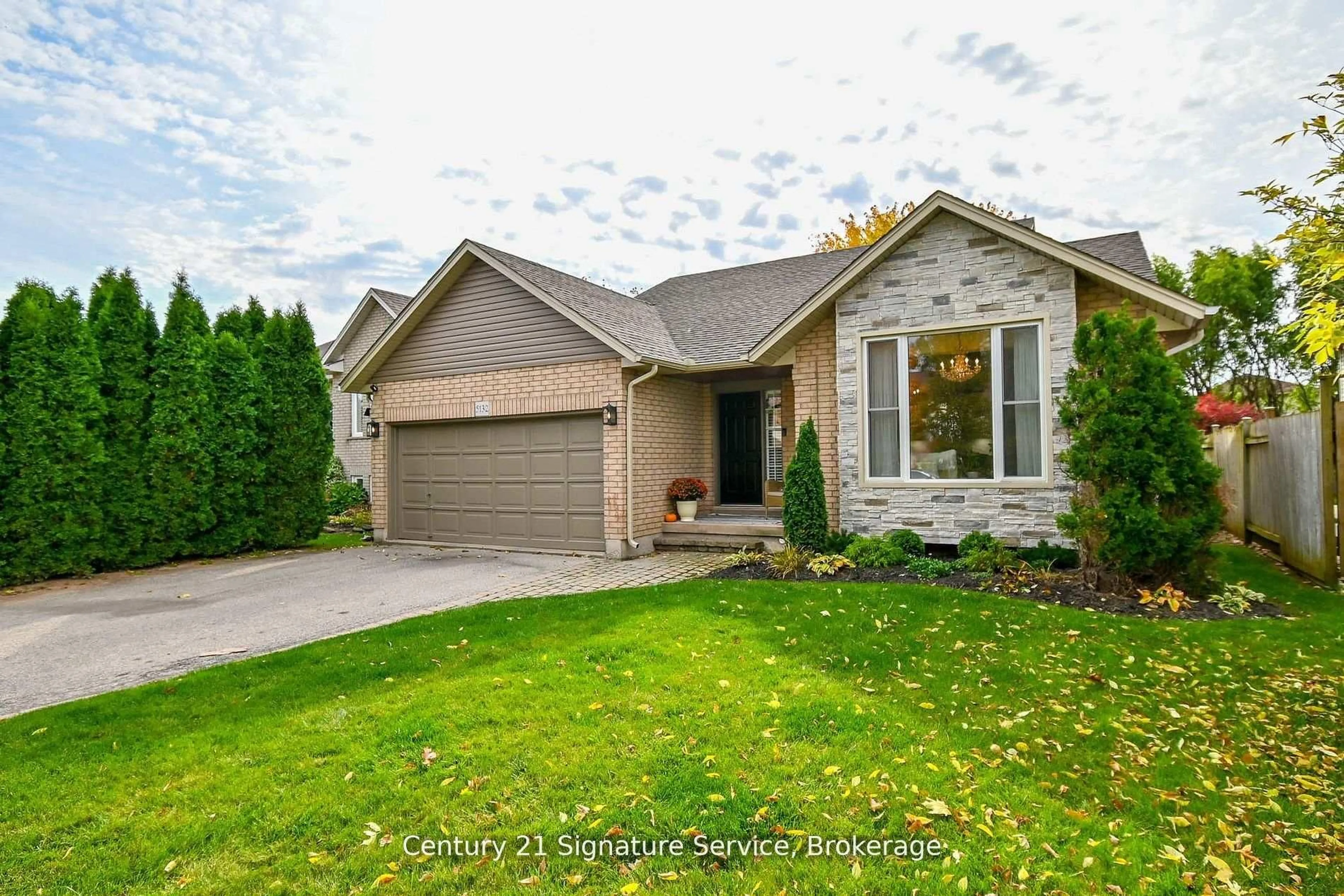Home with brick exterior material, street for 5132 Meadowood Lane, Lincoln Ontario L0R 1B8