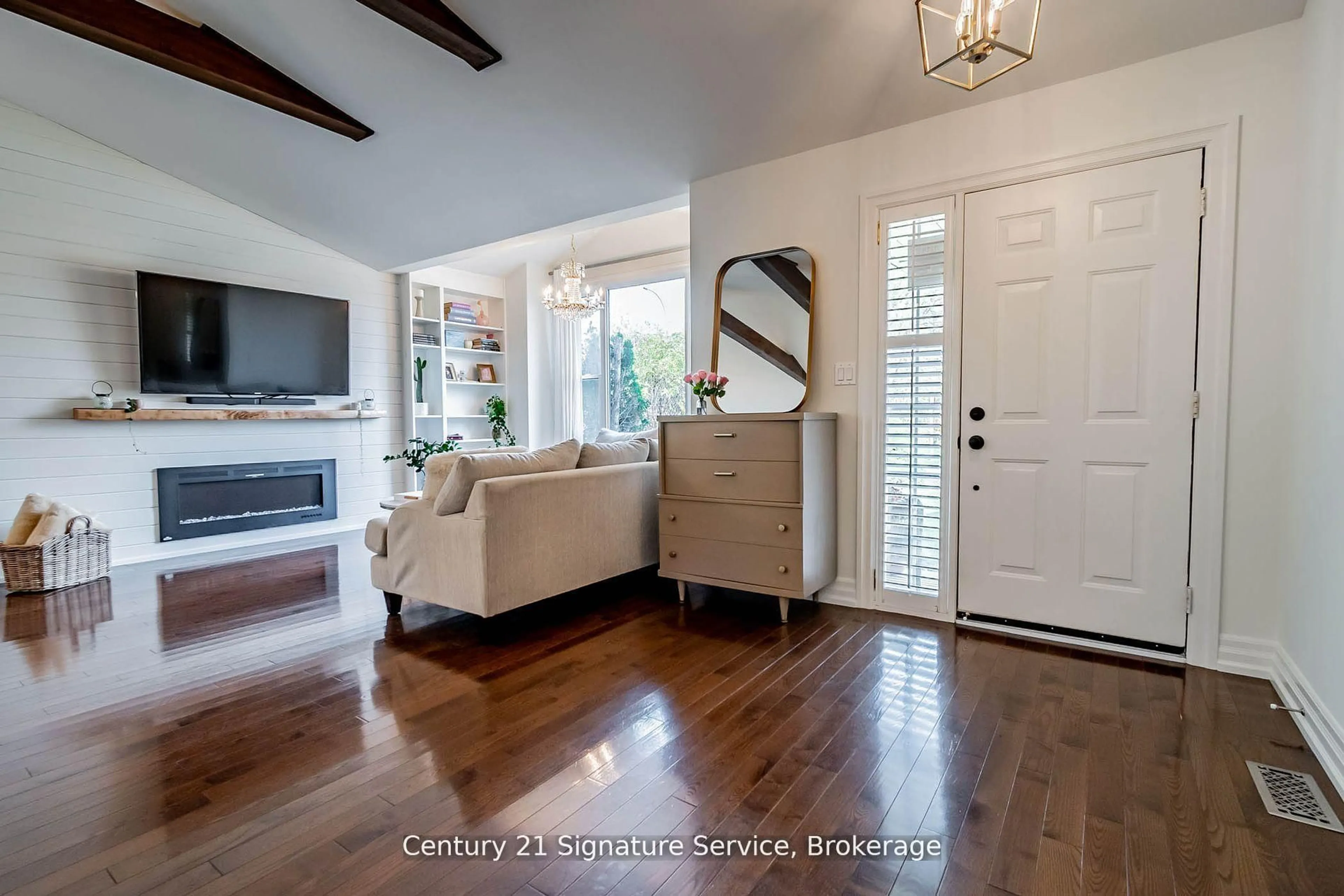 Indoor entryway for 5132 Meadowood Lane, Lincoln Ontario L0R 1B8