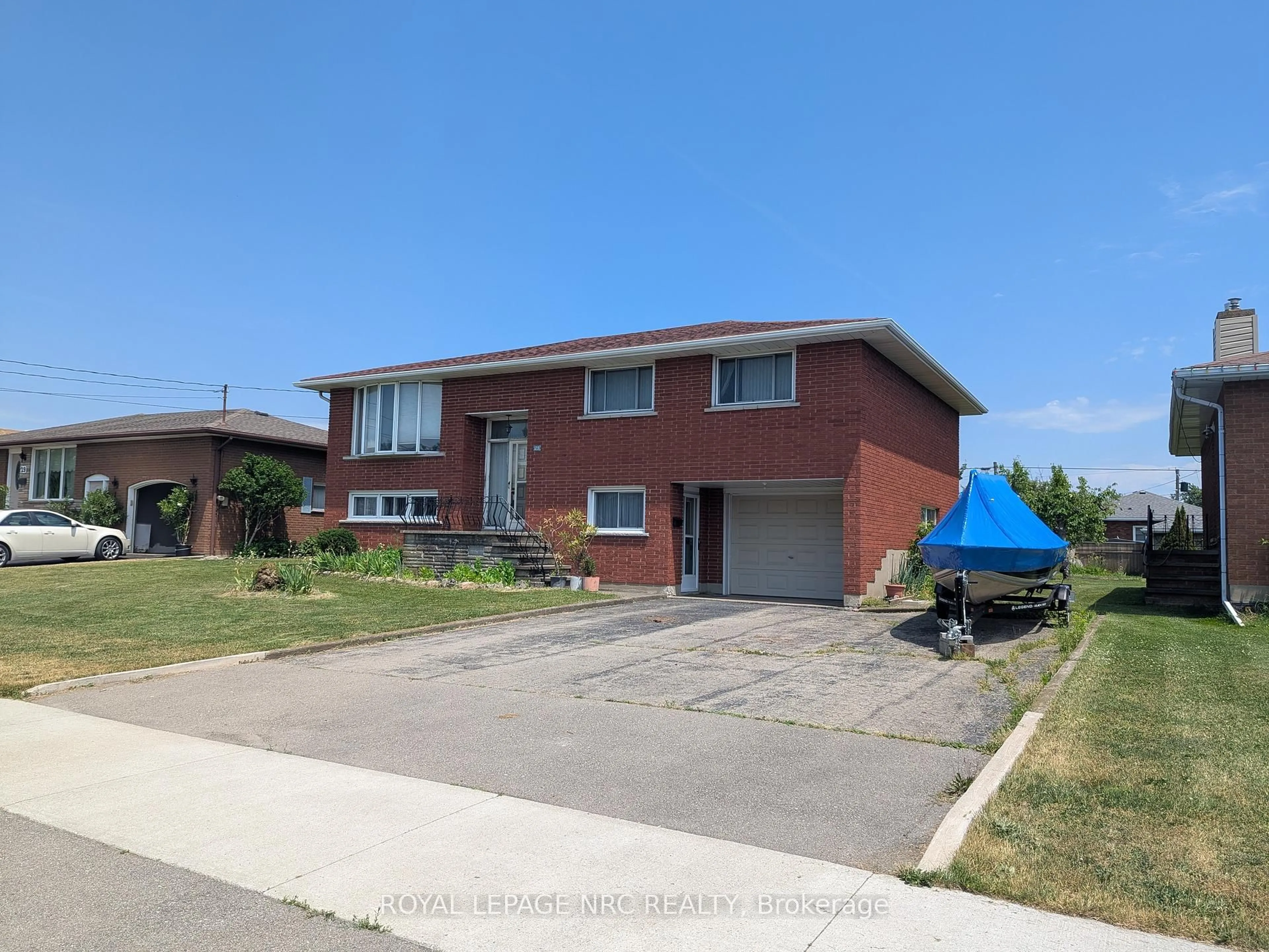 A pic from outside/outdoor area/front of a property/back of a property/a pic from drone, street for 25 Janet St, Port Colborne Ontario L3K 2E6