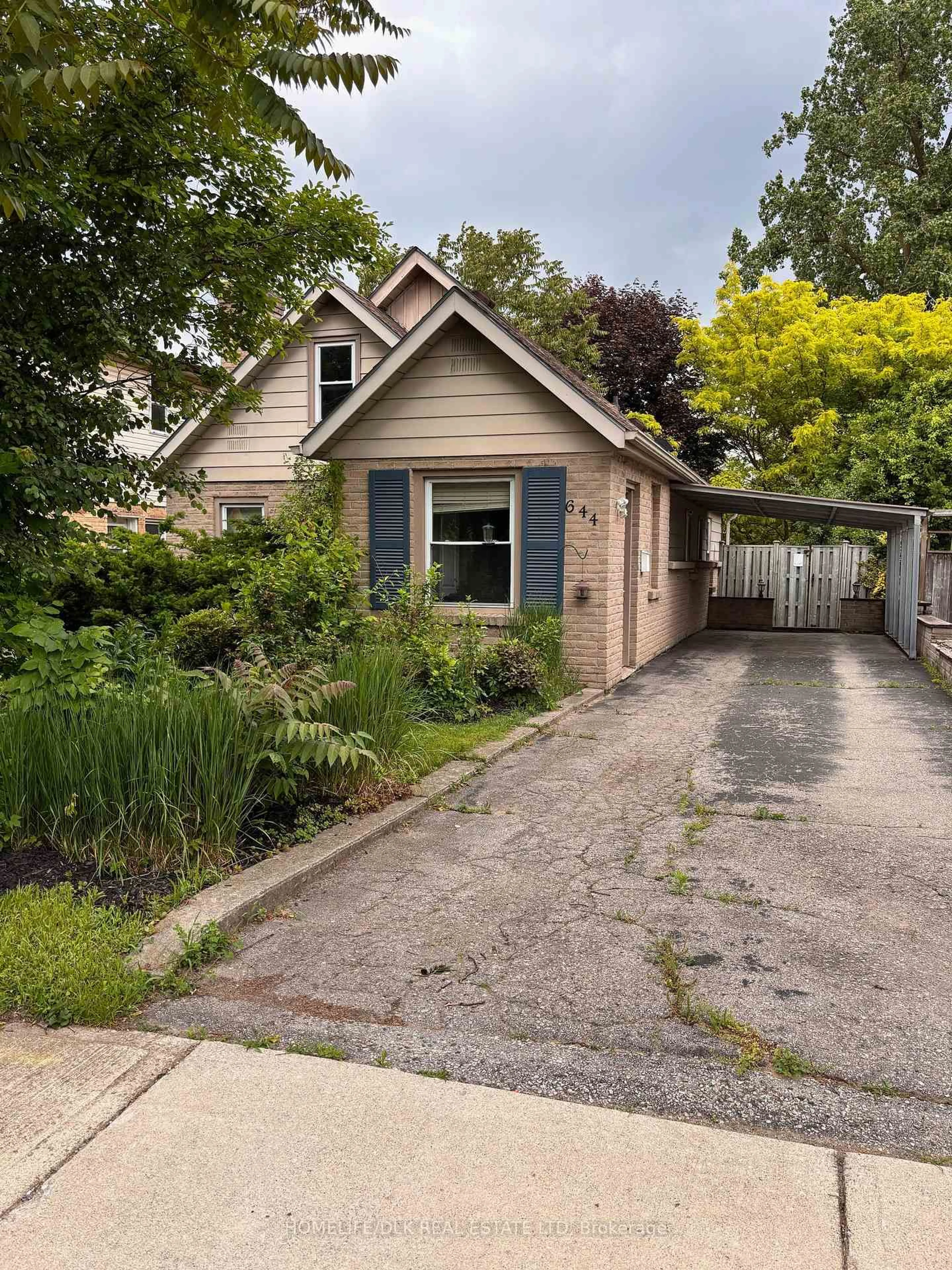 Unknown for 644 Grosvenor St, London East Ontario N5Y 3T4