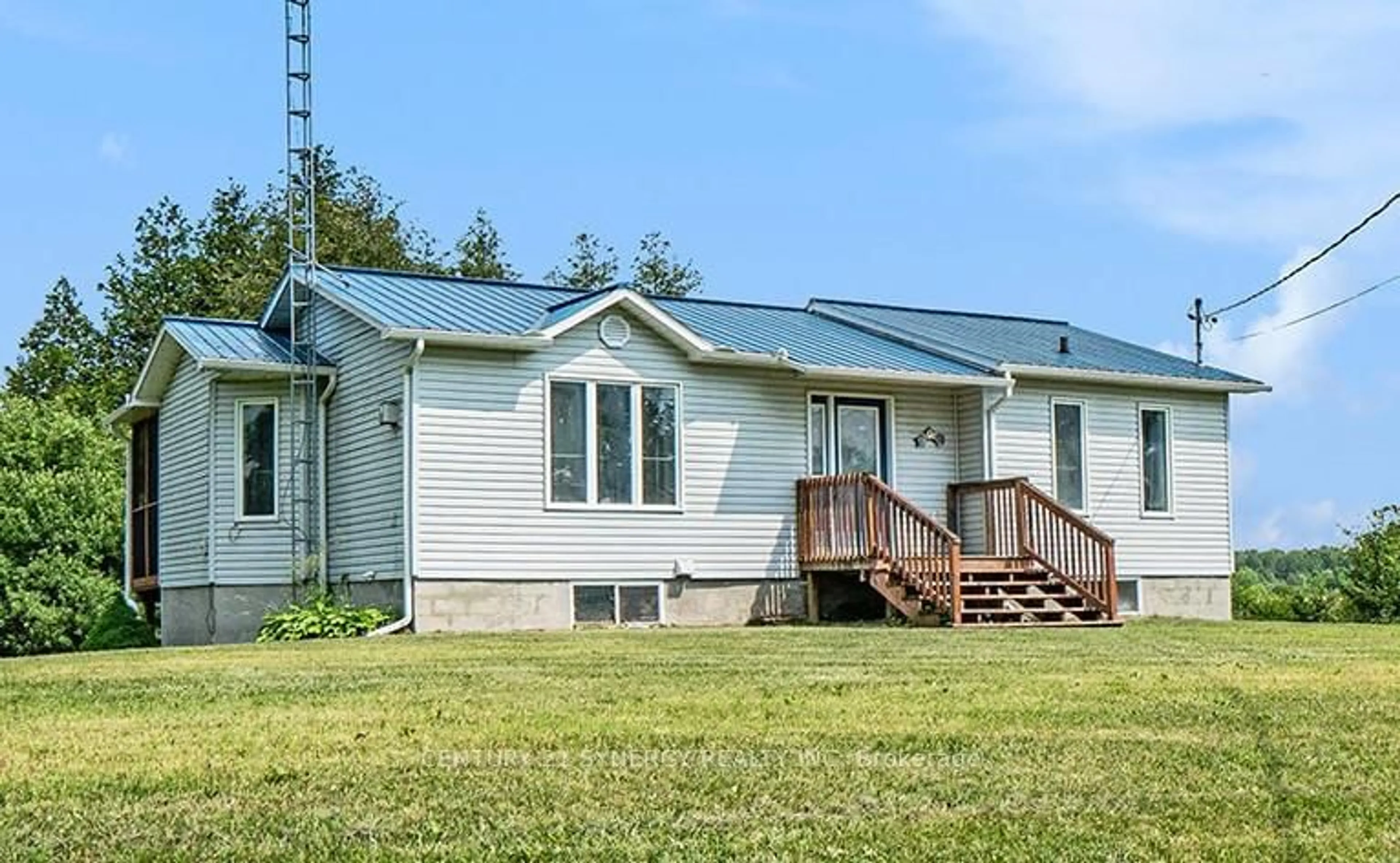 Home with vinyl exterior material, building for 1027 Armstrong Rd, Smiths Falls Ontario K7A 4S4