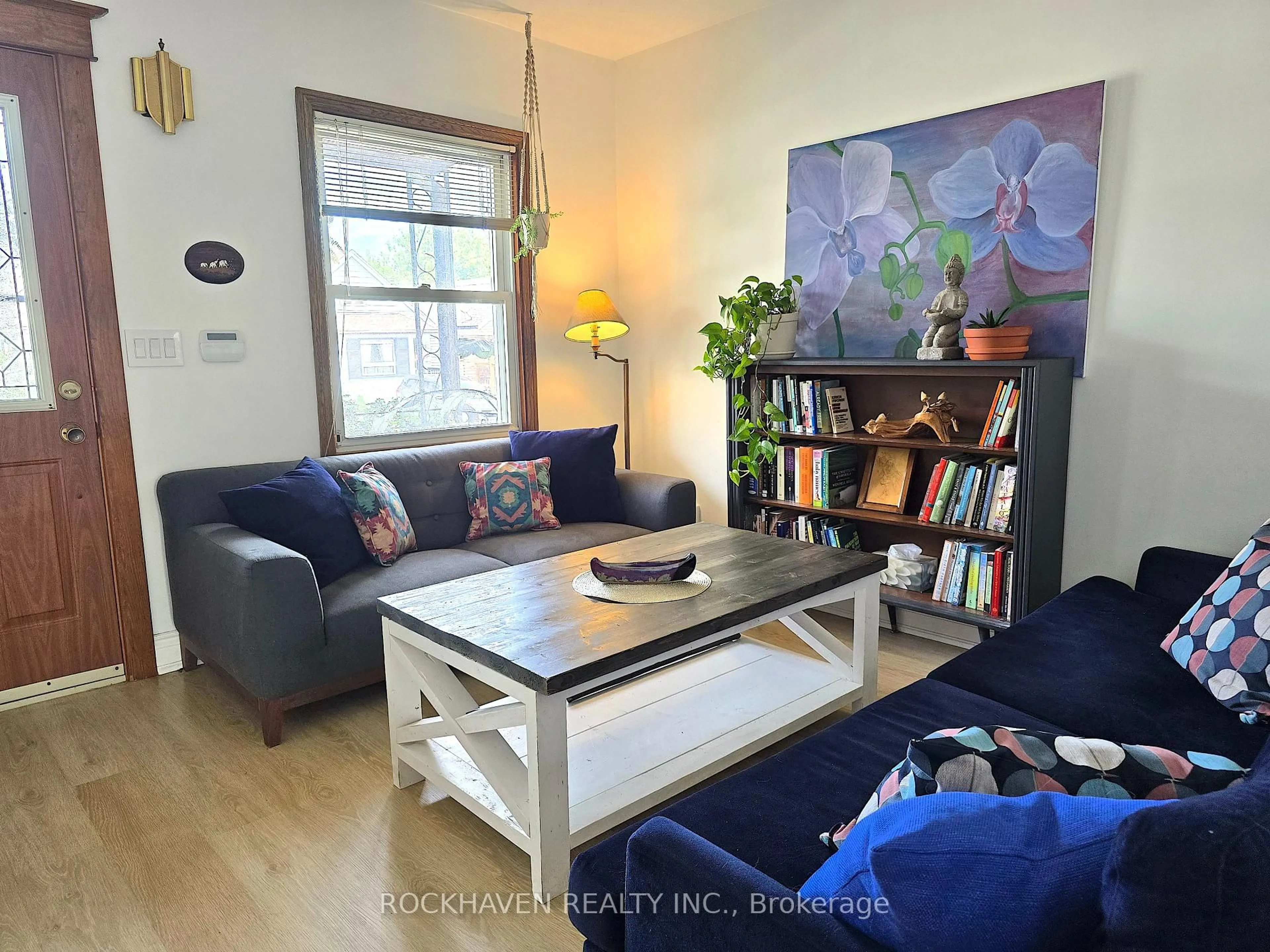 Living room with furniture, wood/laminate floor for 100 Houghton Ave, Hamilton Ontario L8H 4L4