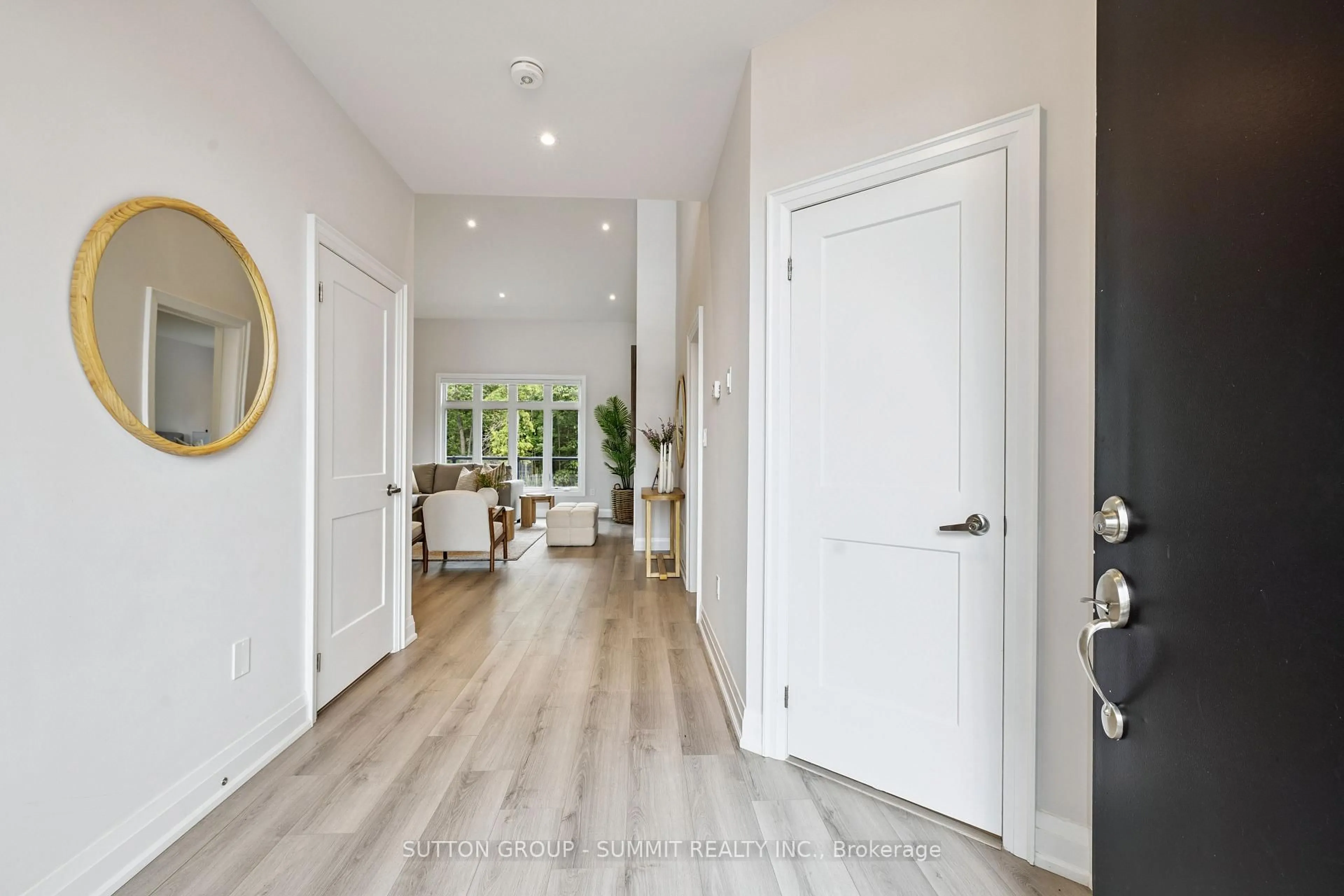 Indoor entryway for 85 GOLDIE Crt, Blue Mountains Ontario N0H 1J0