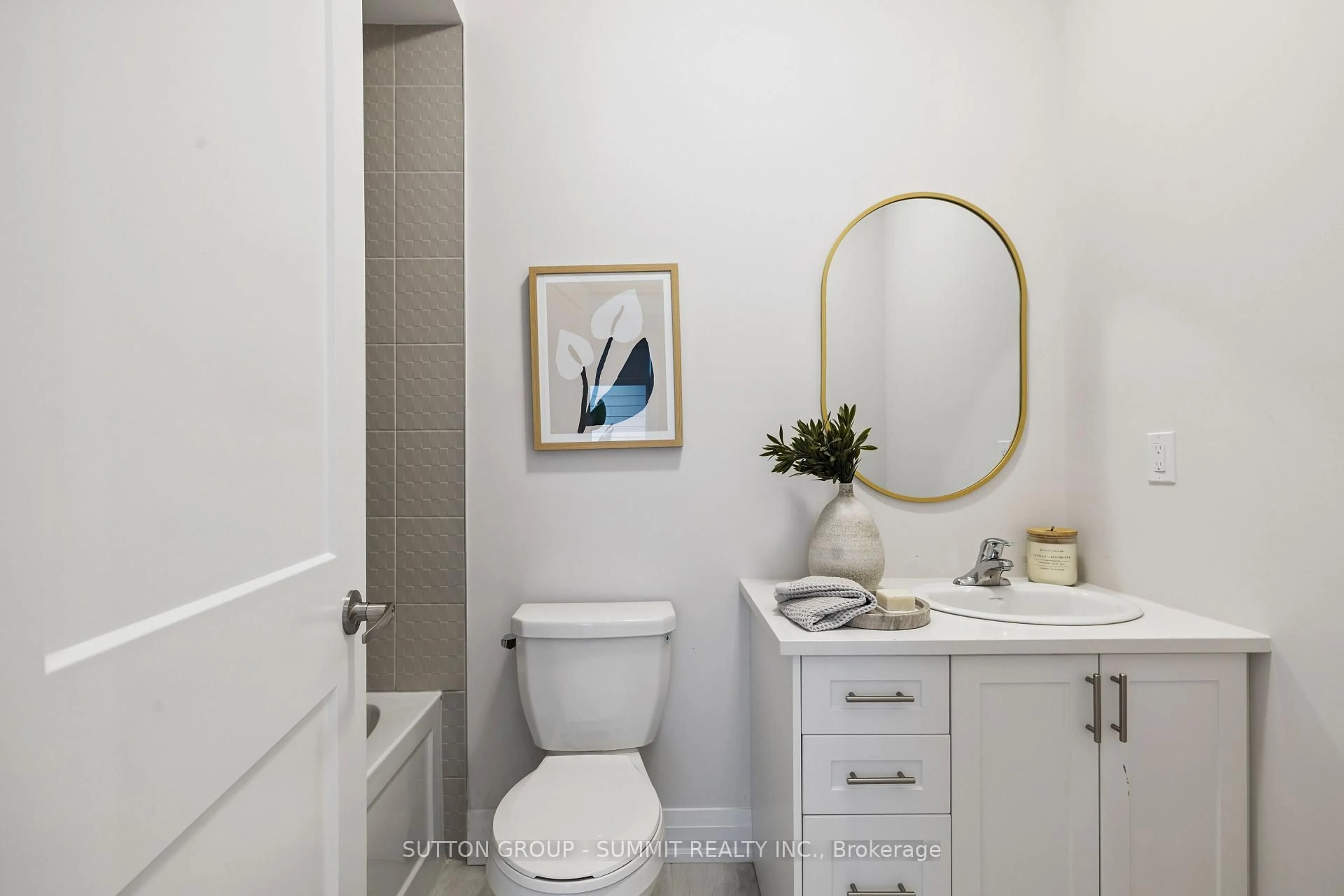 Standard bathroom, ceramic/tile floor for 85 GOLDIE Crt, Blue Mountains Ontario N0H 1J0