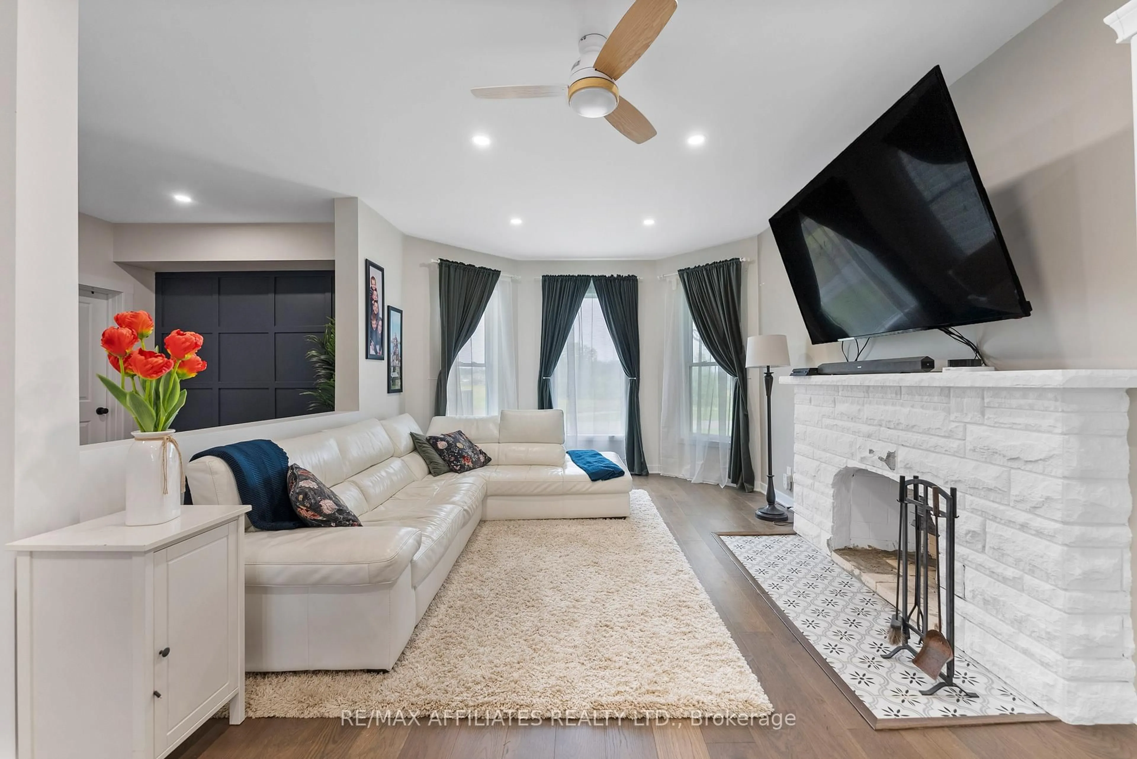 Living room with furniture, unknown for 139 Rainbow Valley Dr, Smiths Falls Ontario K7A 5B8
