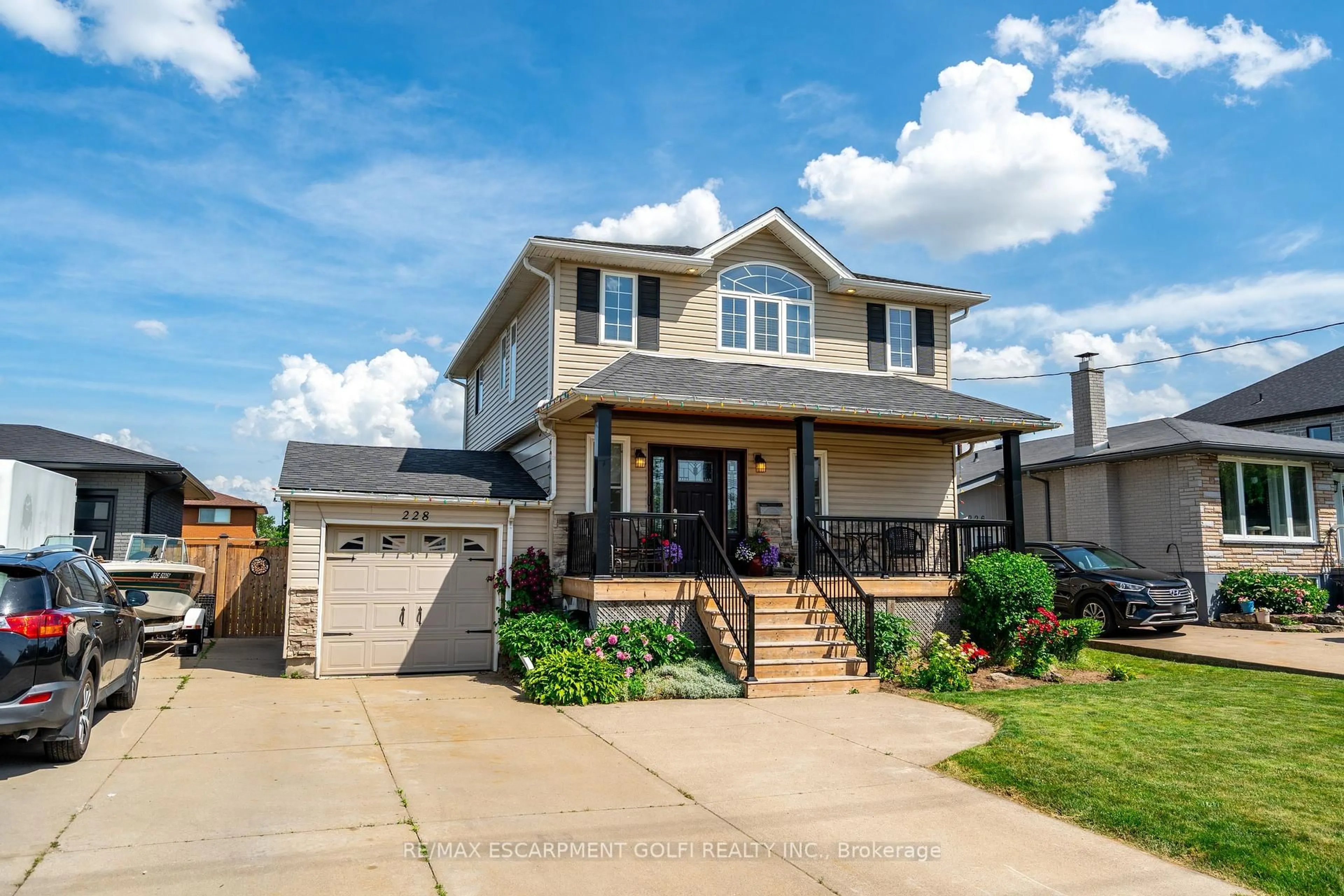 Home with vinyl exterior material, street for 228 Green Rd, Hamilton Ontario L8E 2A5