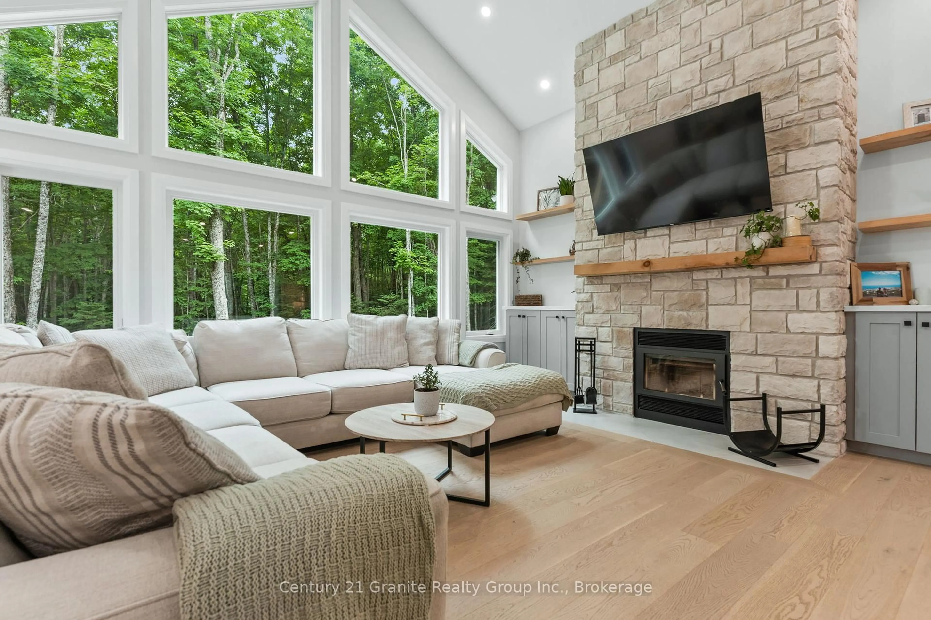 Living room with furniture, unknown for 1459 Wigamog Rd, Minden Hills Ontario K0M 2K0