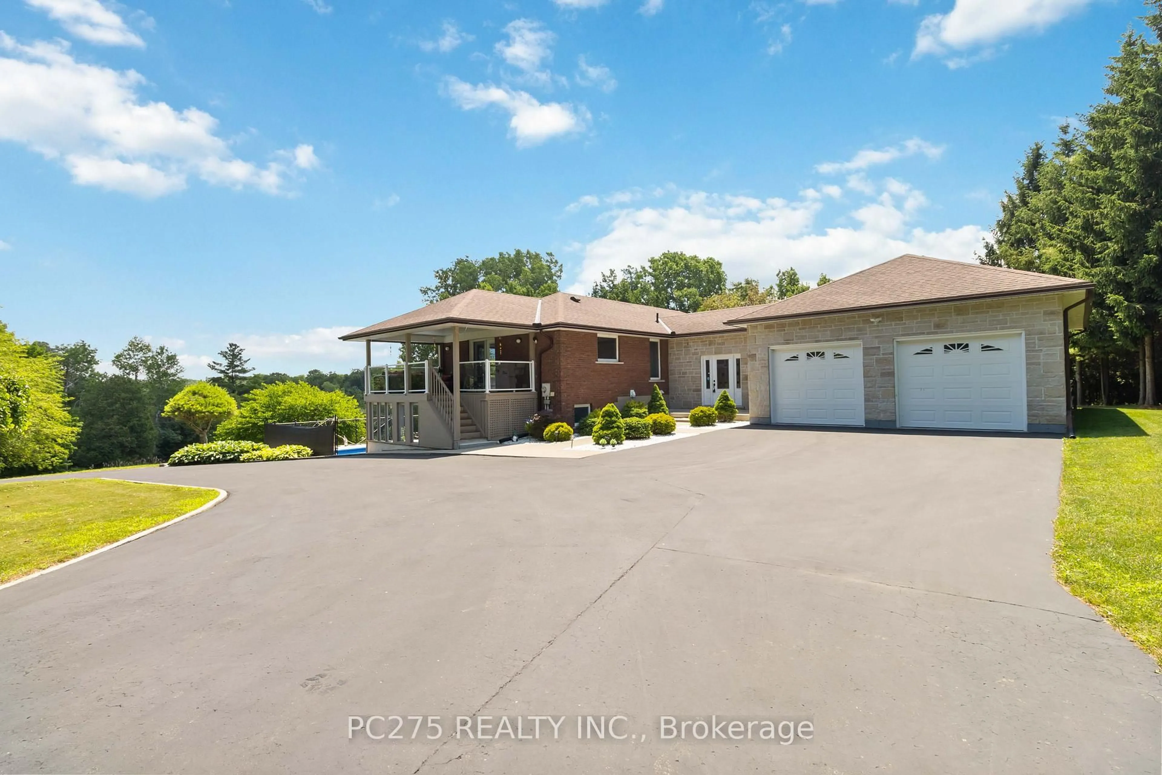 A pic from outside/outdoor area/front of a property/back of a property/a pic from drone, water/lake/river/ocean view for 276 Mechanic St, Norfolk Ontario N0E 1Y0