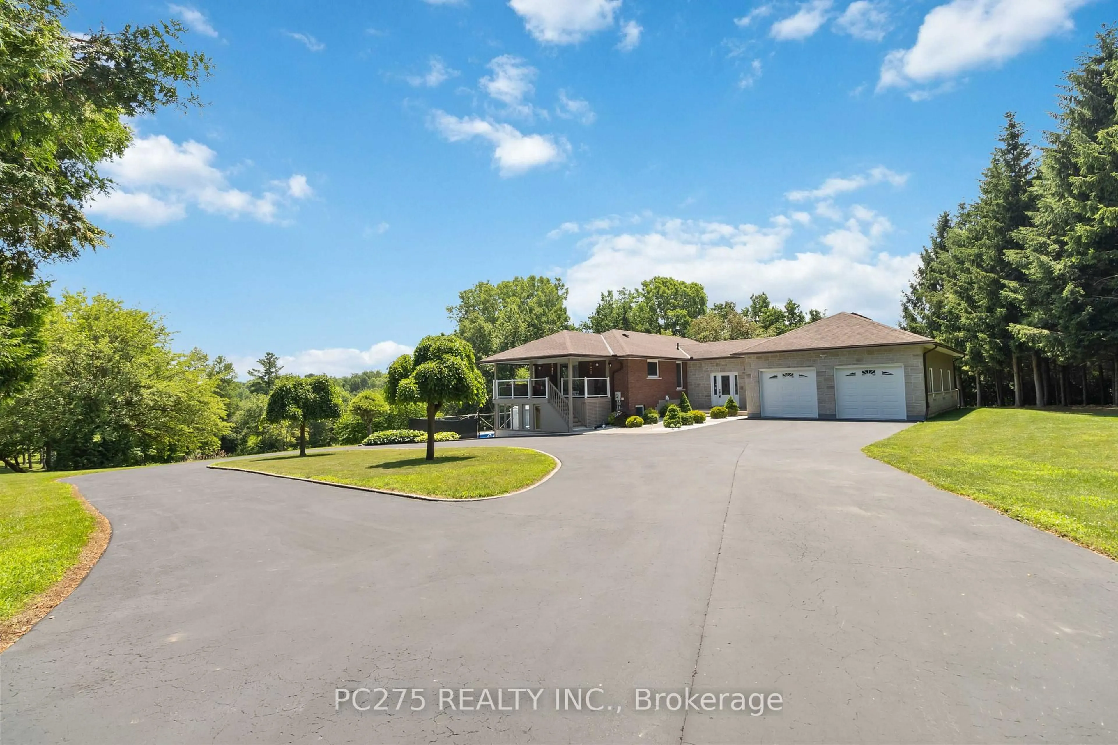 A pic from outside/outdoor area/front of a property/back of a property/a pic from drone, water/lake/river/ocean view for 276 Mechanic St, Norfolk Ontario N0E 1Y0