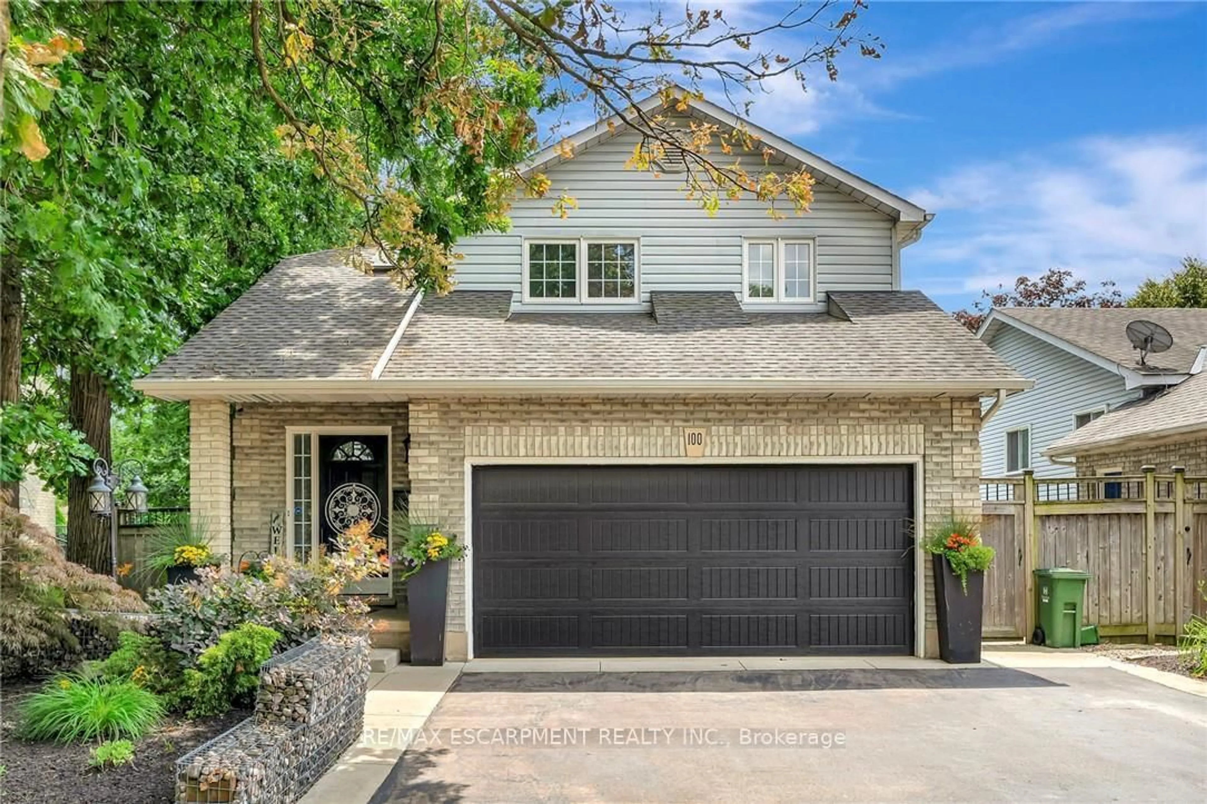 Home with brick exterior material, street for 100 Stone Church Rd, Hamilton Ontario L9B 1A9