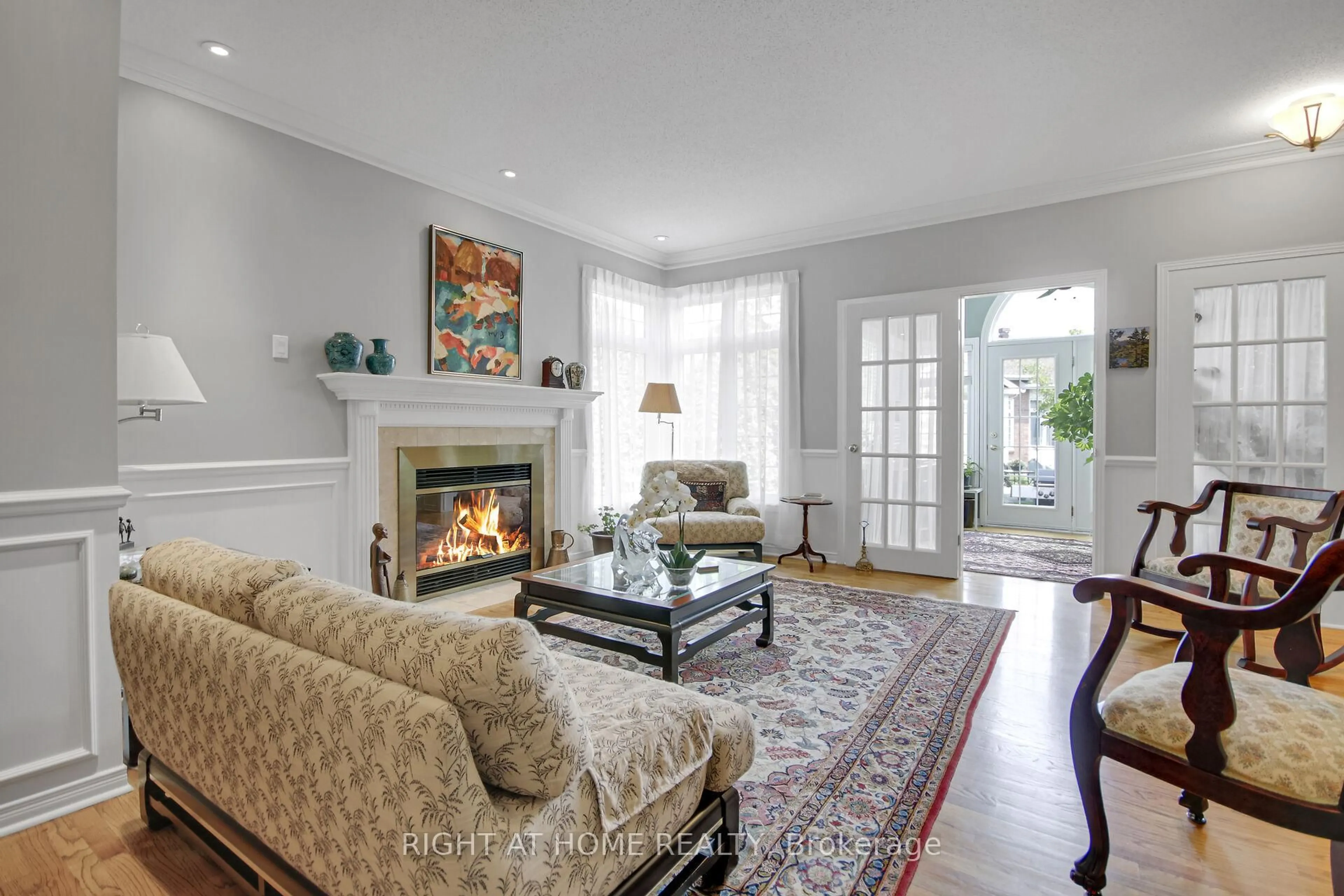 Living room with furniture, unknown for 101 Darlington Private, Ottawa Ontario K1V 0X8