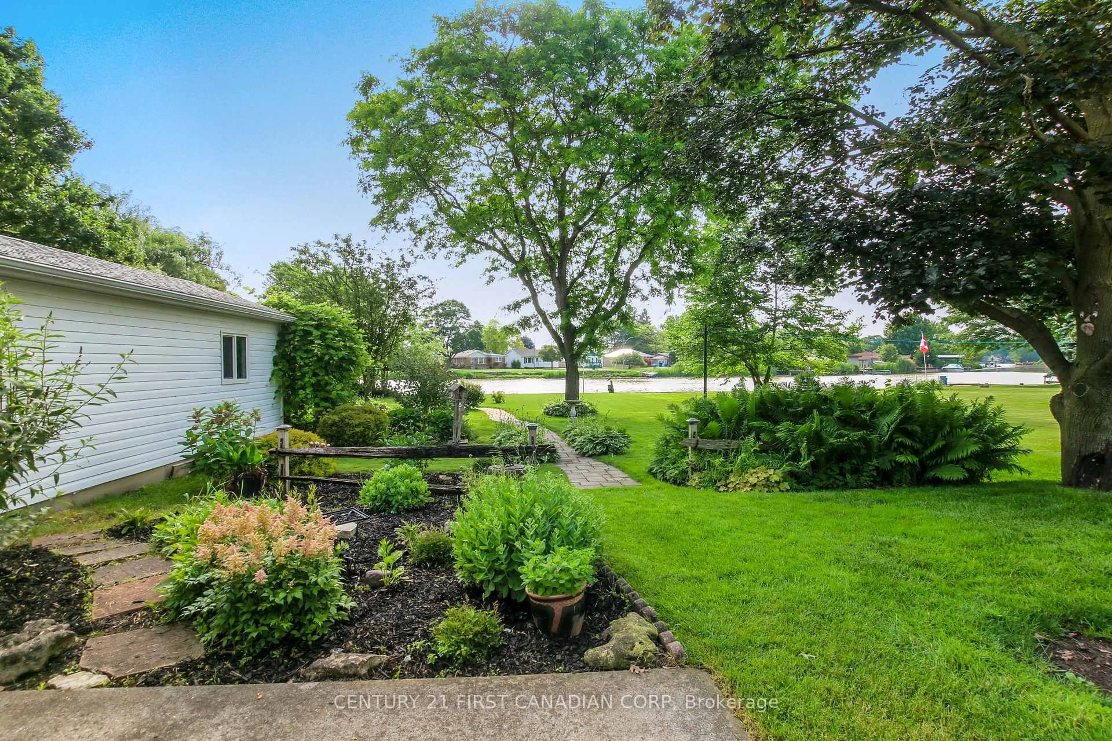 Patio, water/lake/river/ocean view for 26 Grand Ave, Chatham-Kent Ontario N8A 4J9