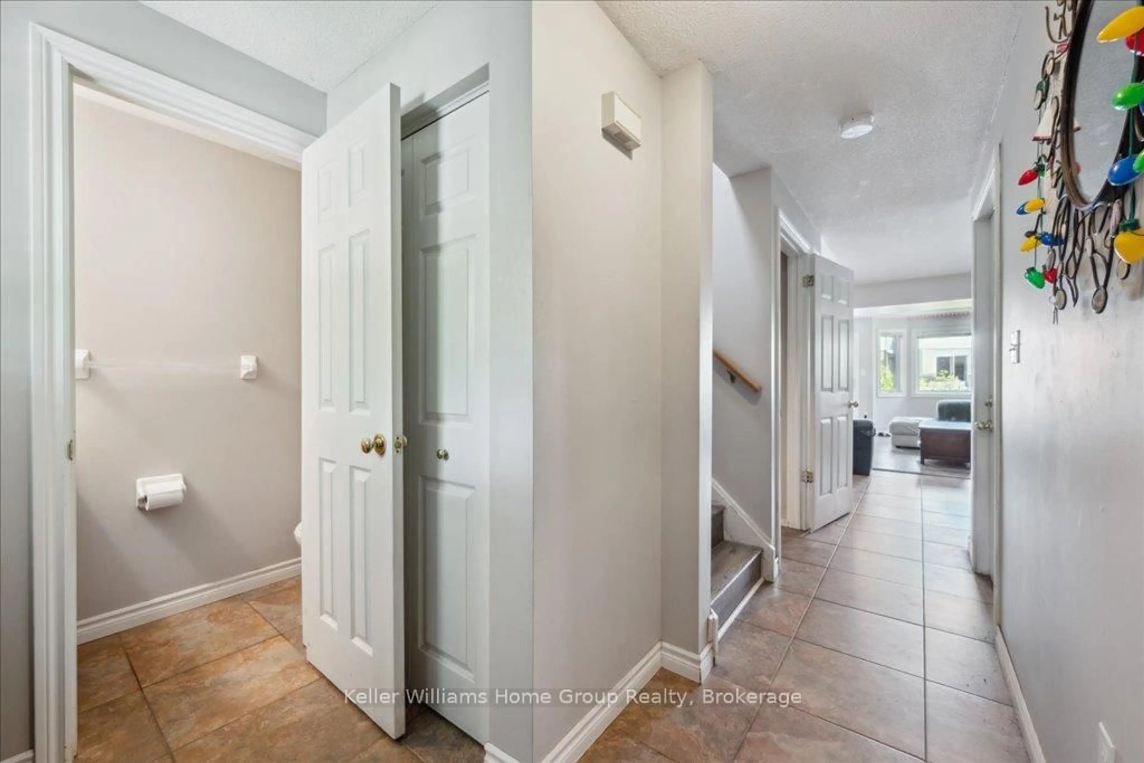 Indoor entryway for 92 Rodgers Rd, Guelph Ontario N1G 4Z5