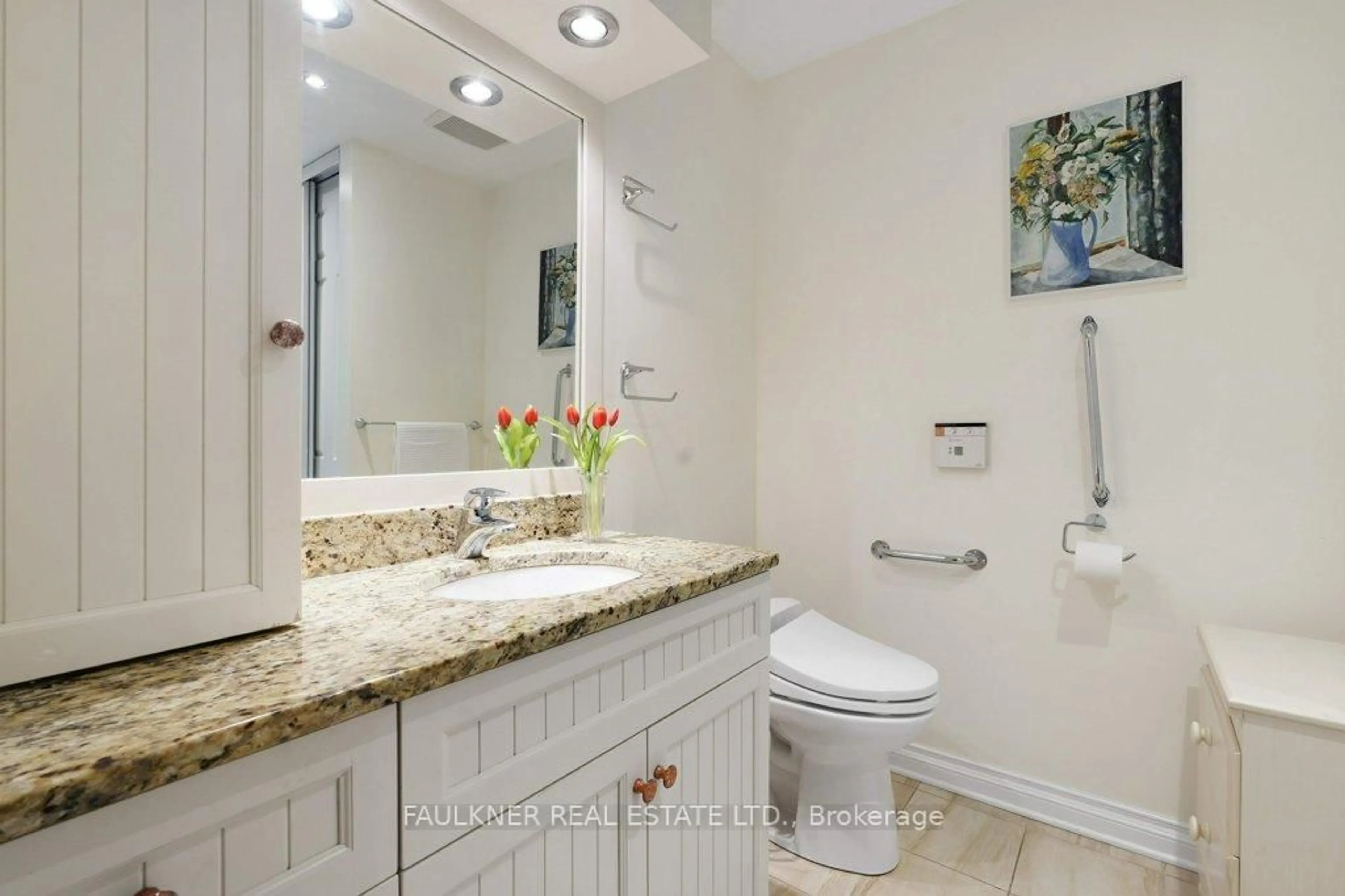 Standard bathroom, ceramic/tile floor for 185 Holmwood Ave, Ottawa Ontario K1S 2P3