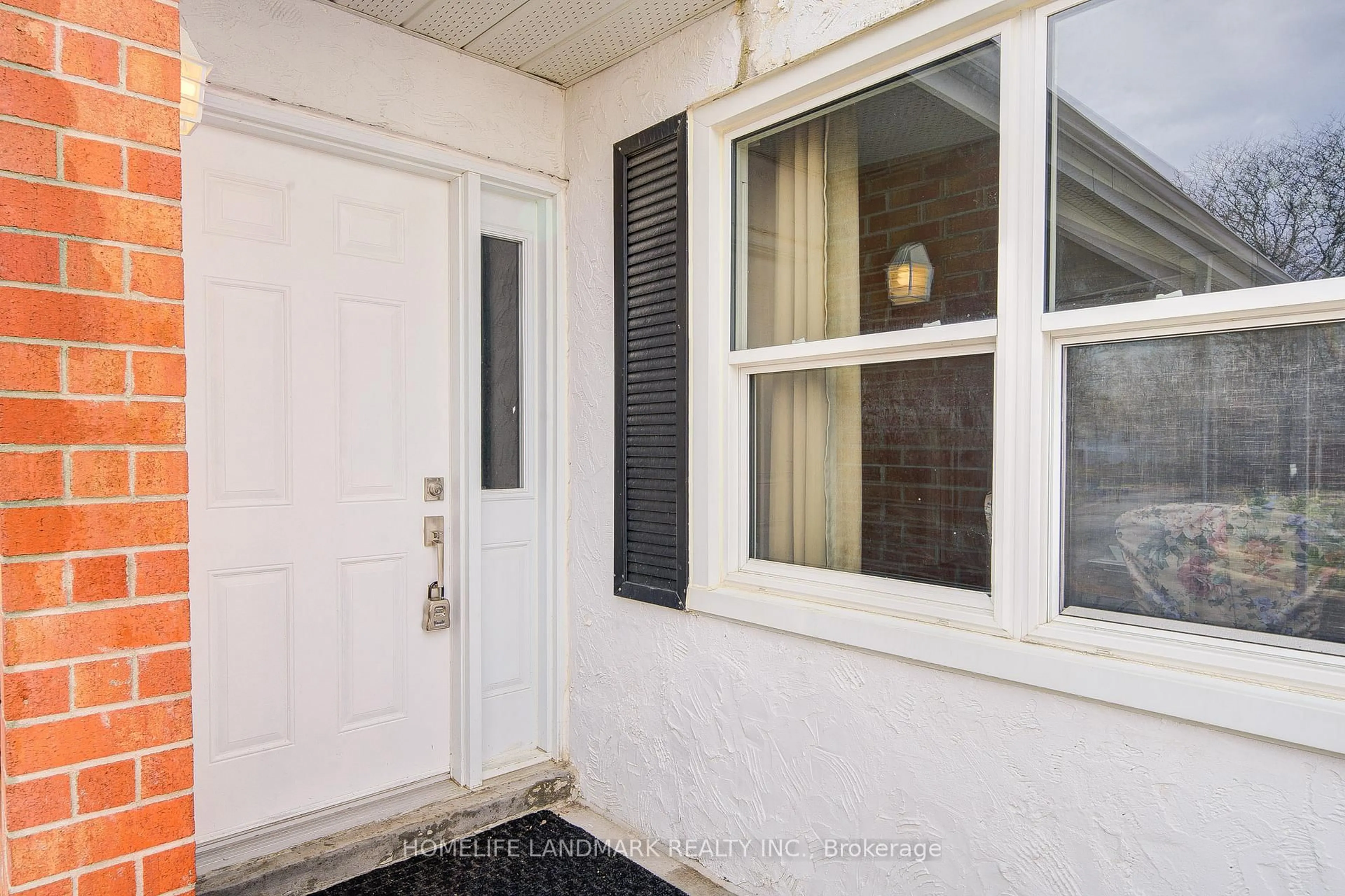 Indoor entryway for 401 Keats Way #2, Waterloo Ontario N2L 5S7