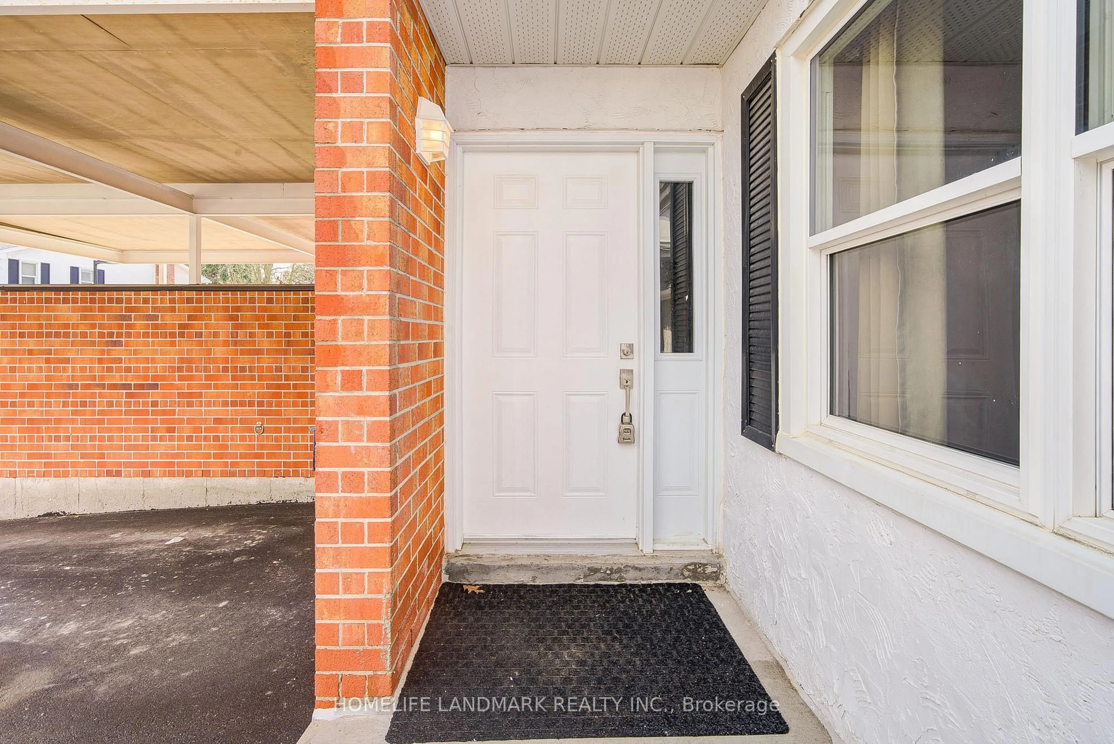 Indoor entryway for 401 Keats Way #2, Waterloo Ontario N2L 5S7