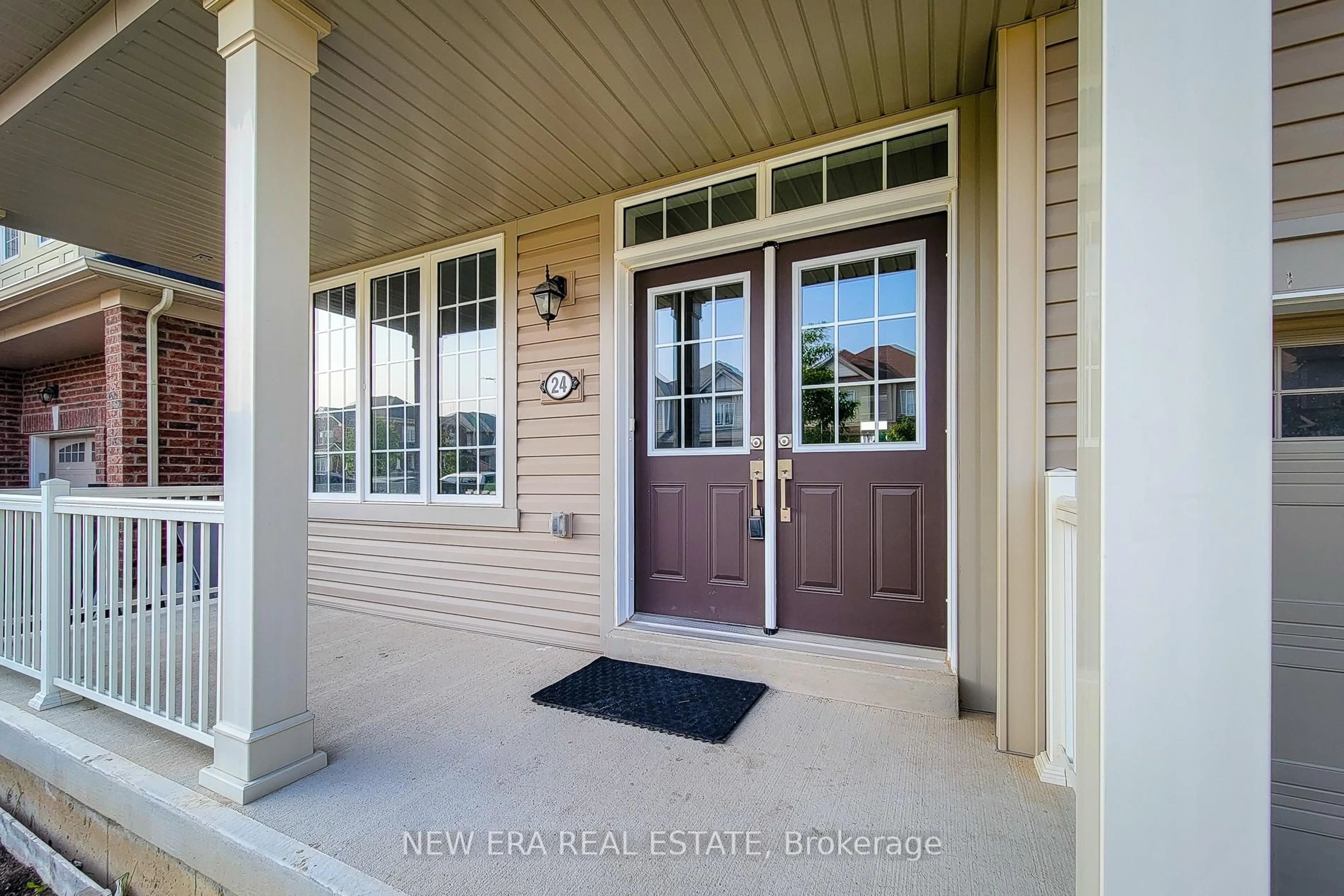 Indoor entryway for 24 Esther Cres, Thorold Ontario L3B 5N5
