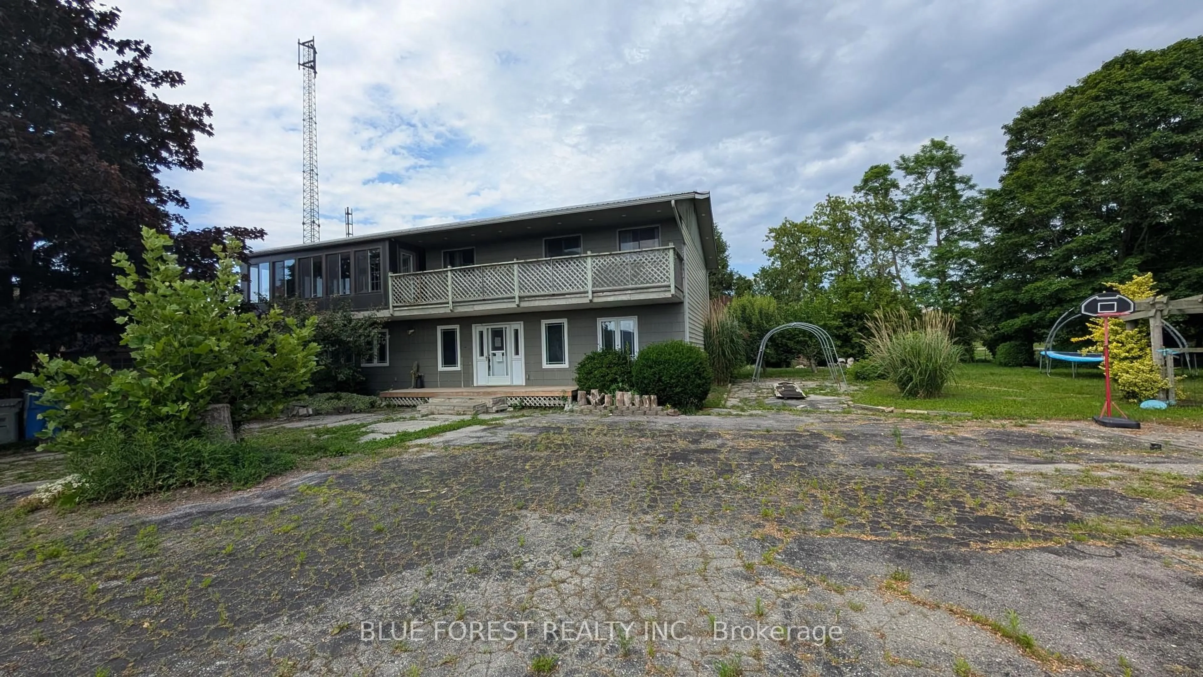 A pic from outside/outdoor area/front of a property/back of a property/a pic from drone, building for 73612 Bluewater Highway, Bluewater Ontario N0M 2T0