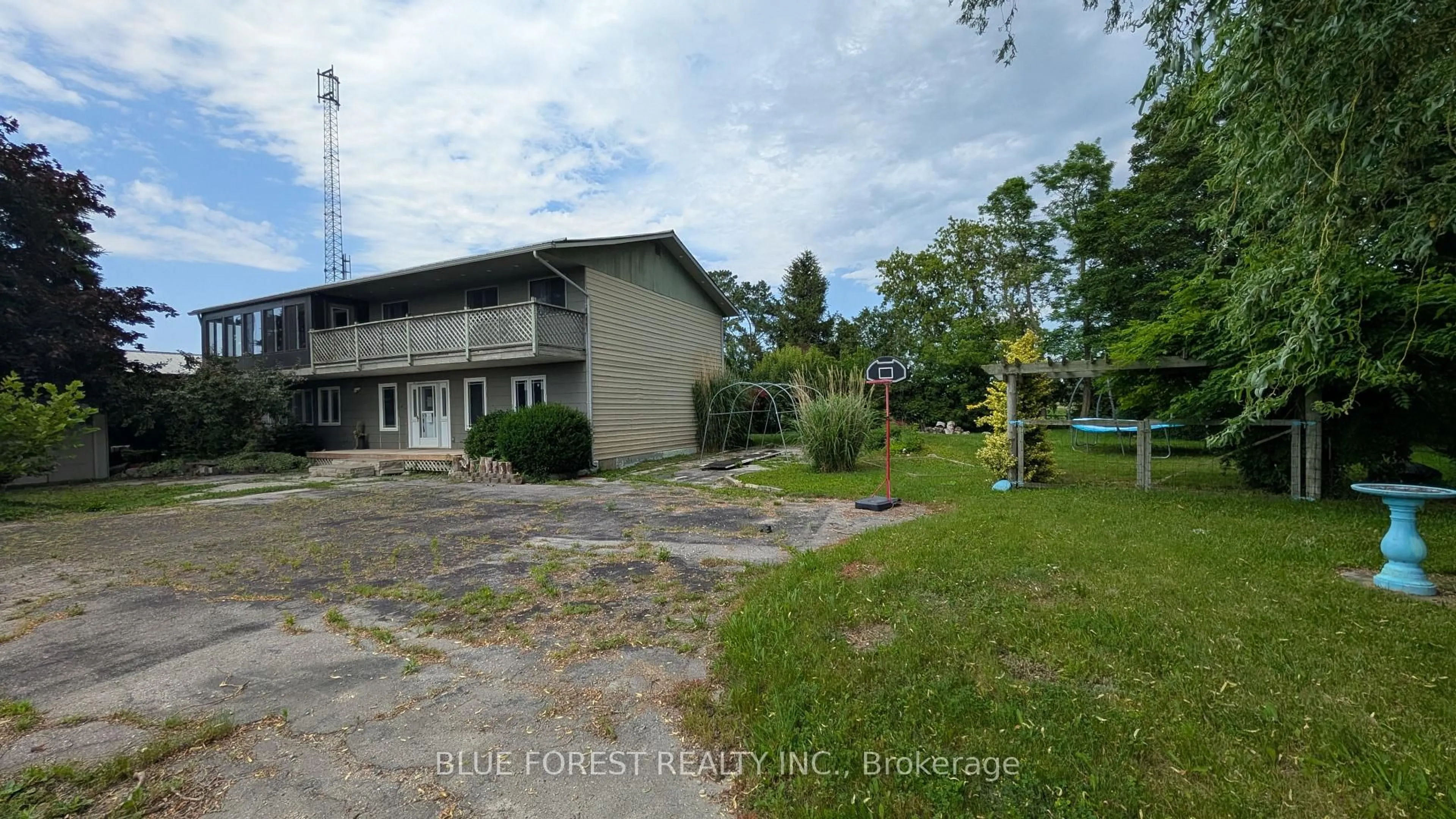 A pic from outside/outdoor area/front of a property/back of a property/a pic from drone, building for 73612 Bluewater Highway, Bluewater Ontario N0M 2T0