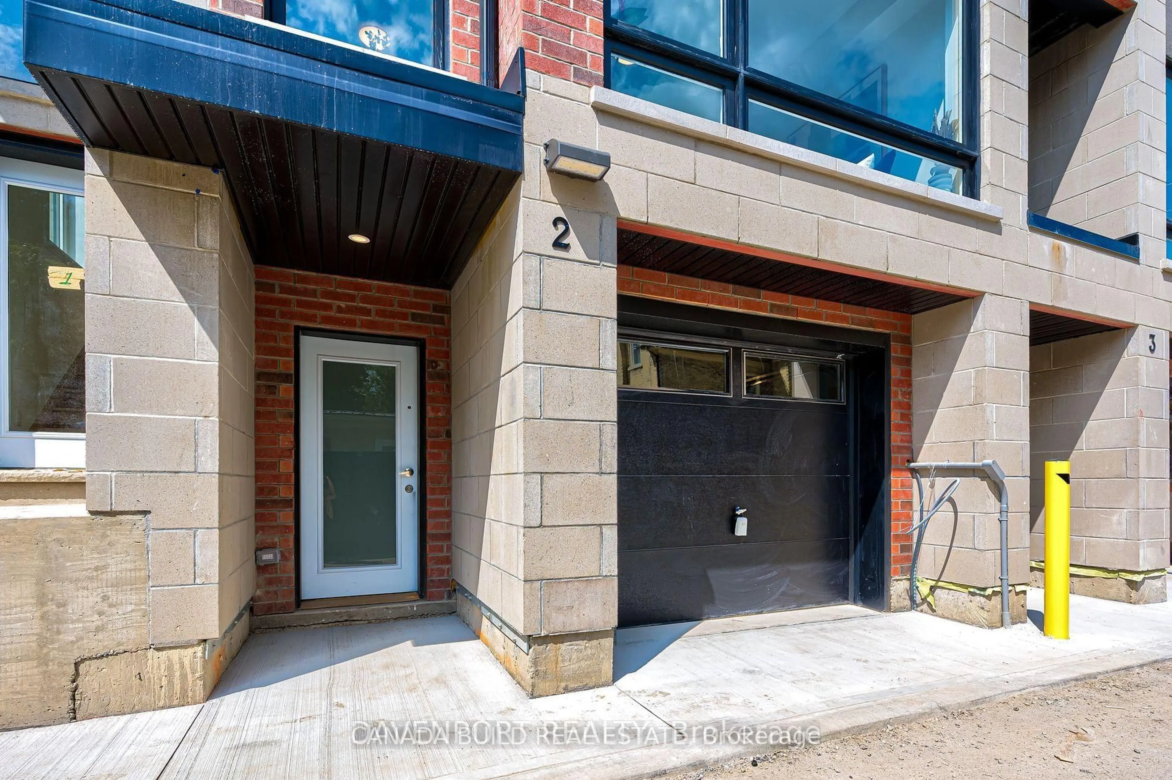 Home with brick exterior material, street for 183 Victoria St #2, Kitchener Ontario N2H 5C5