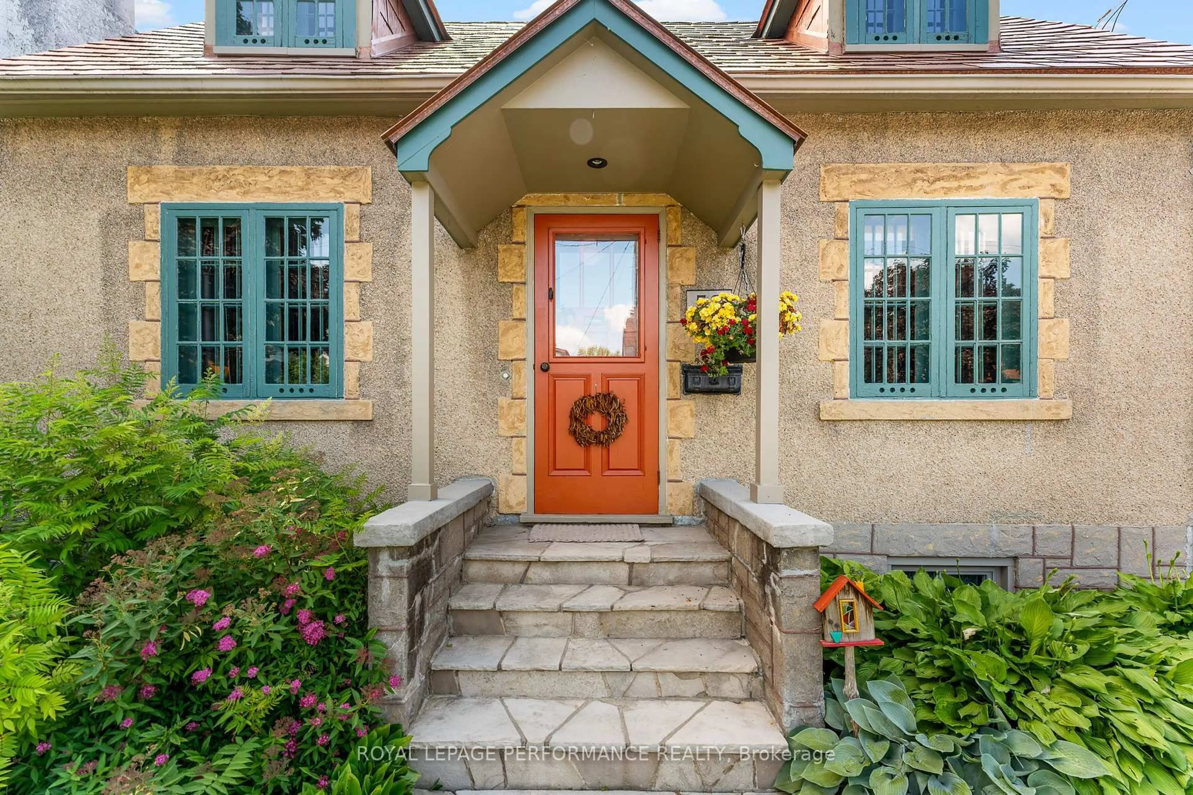 Indoor entryway for 58 Western Ave, Ottawa Ontario K1Y 0L7