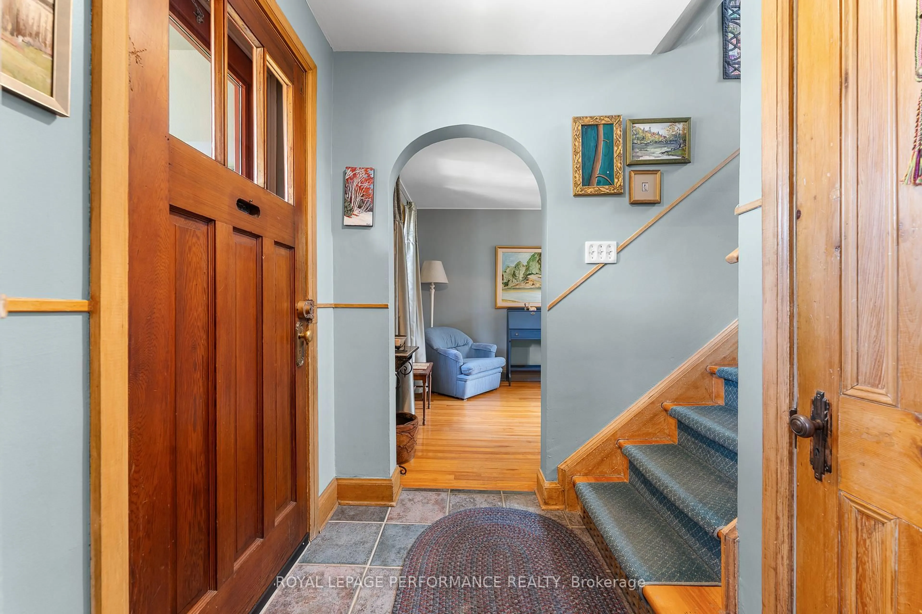 Indoor entryway for 58 Western Ave, Ottawa Ontario K1Y 0L7