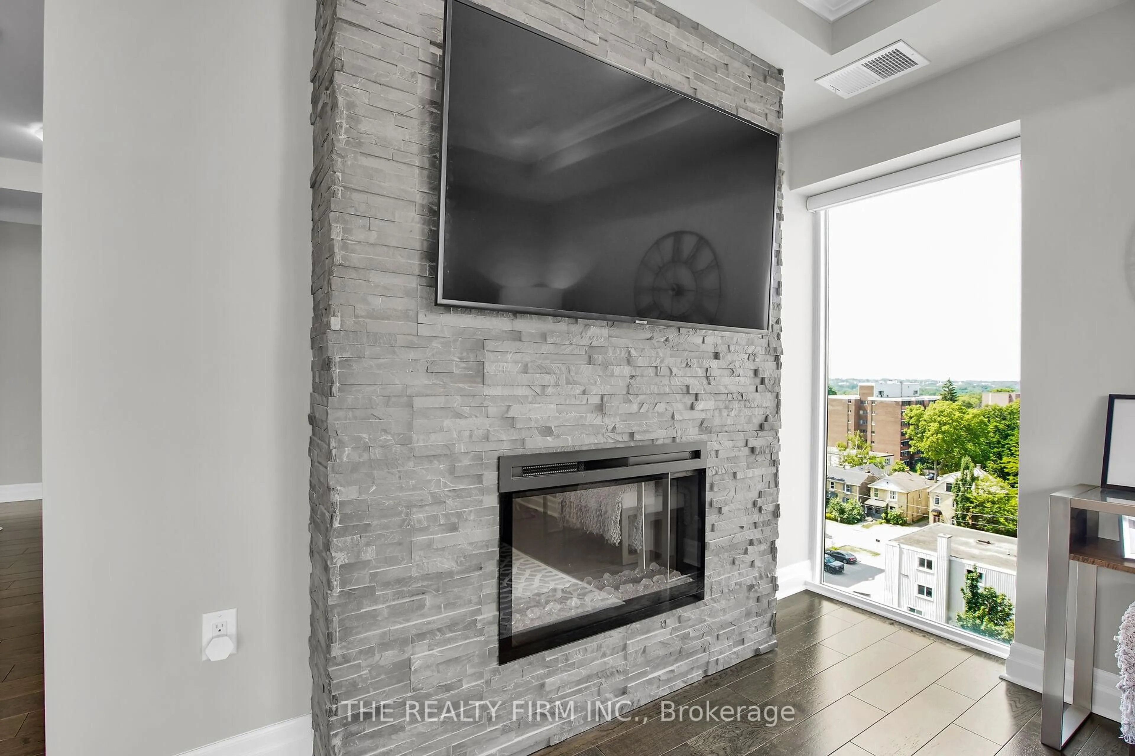 Home theater for 505 TALBOT St #904, London East Ontario N6A 2S6