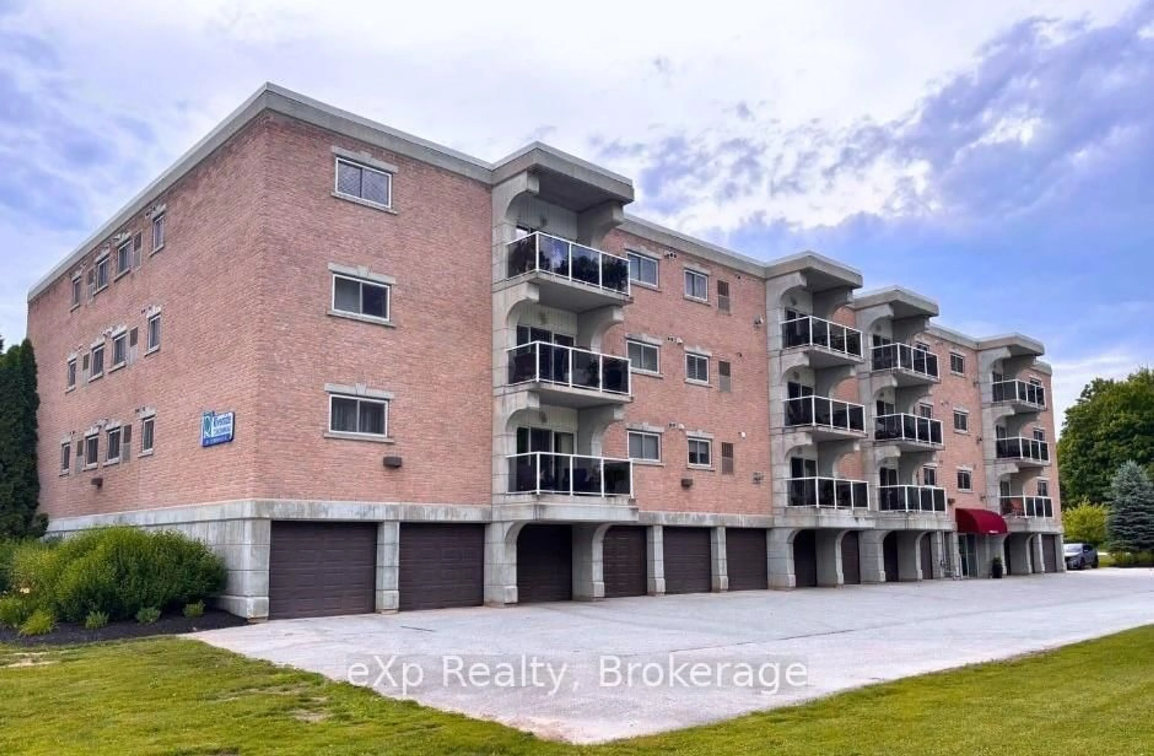 A pic from outside/outdoor area/front of a property/back of a property/a pic from drone, building for 85 William St #408, Brockton Ontario N0G 2V0