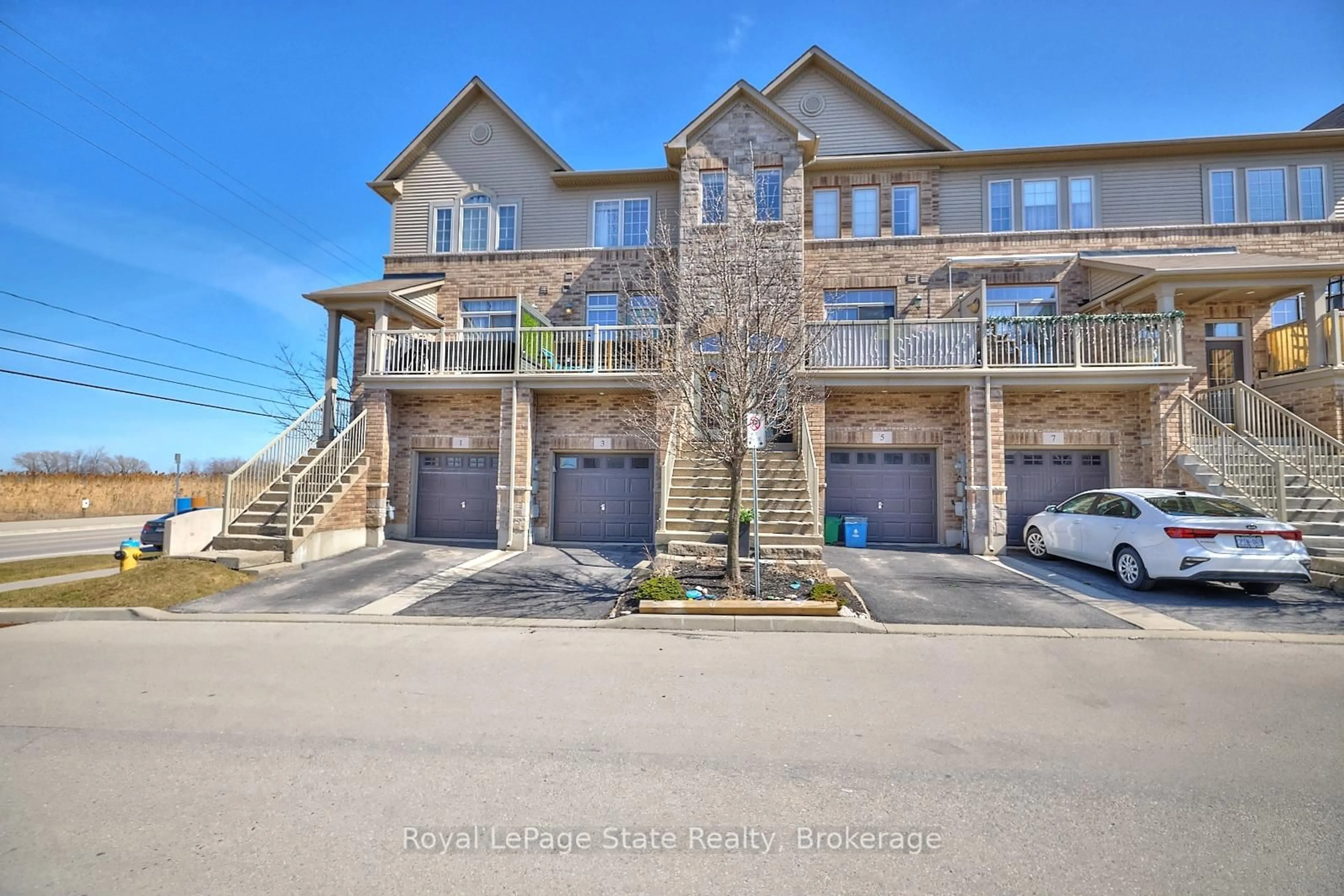 A pic from outside/outdoor area/front of a property/back of a property/a pic from drone, water/lake/river/ocean view for 541 Winston Rd #3, Grimsby Ontario L3M 0C5